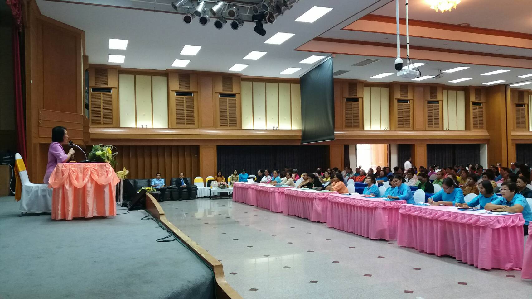 พจ.ชย บรรยายเรื่อง สตรีกับการพัฒนาชุมชน ตามโครงการพัฒนาศักยภาพสตรีจังหวัดชัยภูมิ