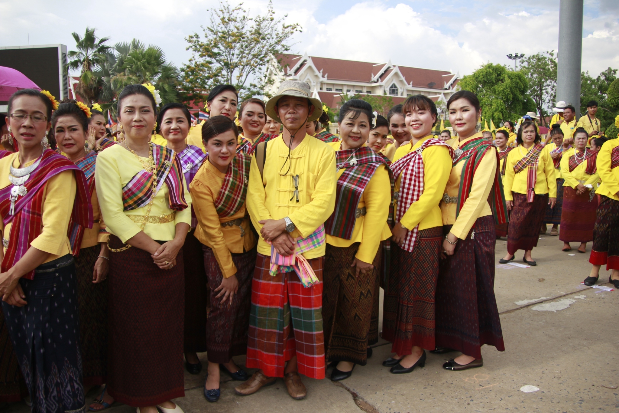 @ชัยภูมิ# รวมพลังศรัทธาชาวชัยภูมิ 3 หมื่นคน รำถวายเจ้าพ่อพญาแล งานบุญเดือนหก