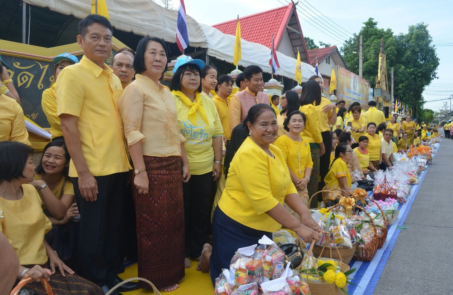@ชัยภูมิ#พิธีทำบุญตักบาตร เนื่องในโอกาสมหามงคลพระราชพิธีบรมราชาภิเษก