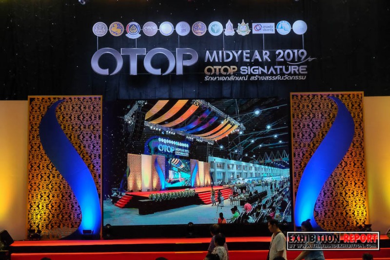 @ชัยภูมิ# OTOP Midyear 2019  นายกรกต ธำรงวงศ์สวัสดิ์ รองผู้ว่าราชการจังหวัดชัยภูมิ และนายอำพล ลมปลิว หัวหน้ากลุ่มงานยุทธศาสตร์การพัฒนาชุมชน รักษาราชการแทนพัฒนาการจังหวัดชัยภูมิ เข้าร่วมพิธีเปิดงาน OTOP Midyear 2019 ณ เวทีกลางอาคารชาเลนเจอร์ 2 อิมแพคเมืองทองธานี จังหวัดนนทบุรี