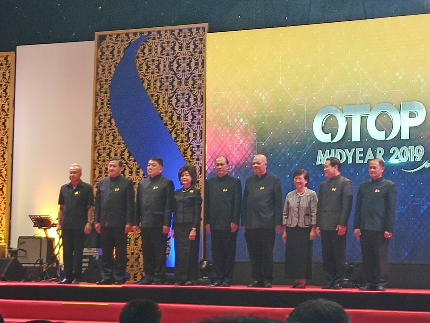 @ชัยภูมิ# OTOP Midyear 2019  นายกรกต ธำรงวงศ์สวัสดิ์ รองผู้ว่าราชการจังหวัดชัยภูมิ และนายอำพล ลมปลิว หัวหน้ากลุ่มงานยุทธศาสตร์การพัฒนาชุมชน รักษาราชการแทนพัฒนาการจังหวัดชัยภูมิ เข้าร่วมพิธีเปิดงาน OTOP Midyear 2019 ณ เวทีกลางอาคารชาเลนเจอร์ 2 อิมแพคเมืองทองธานี จังหวัดนนทบุรี