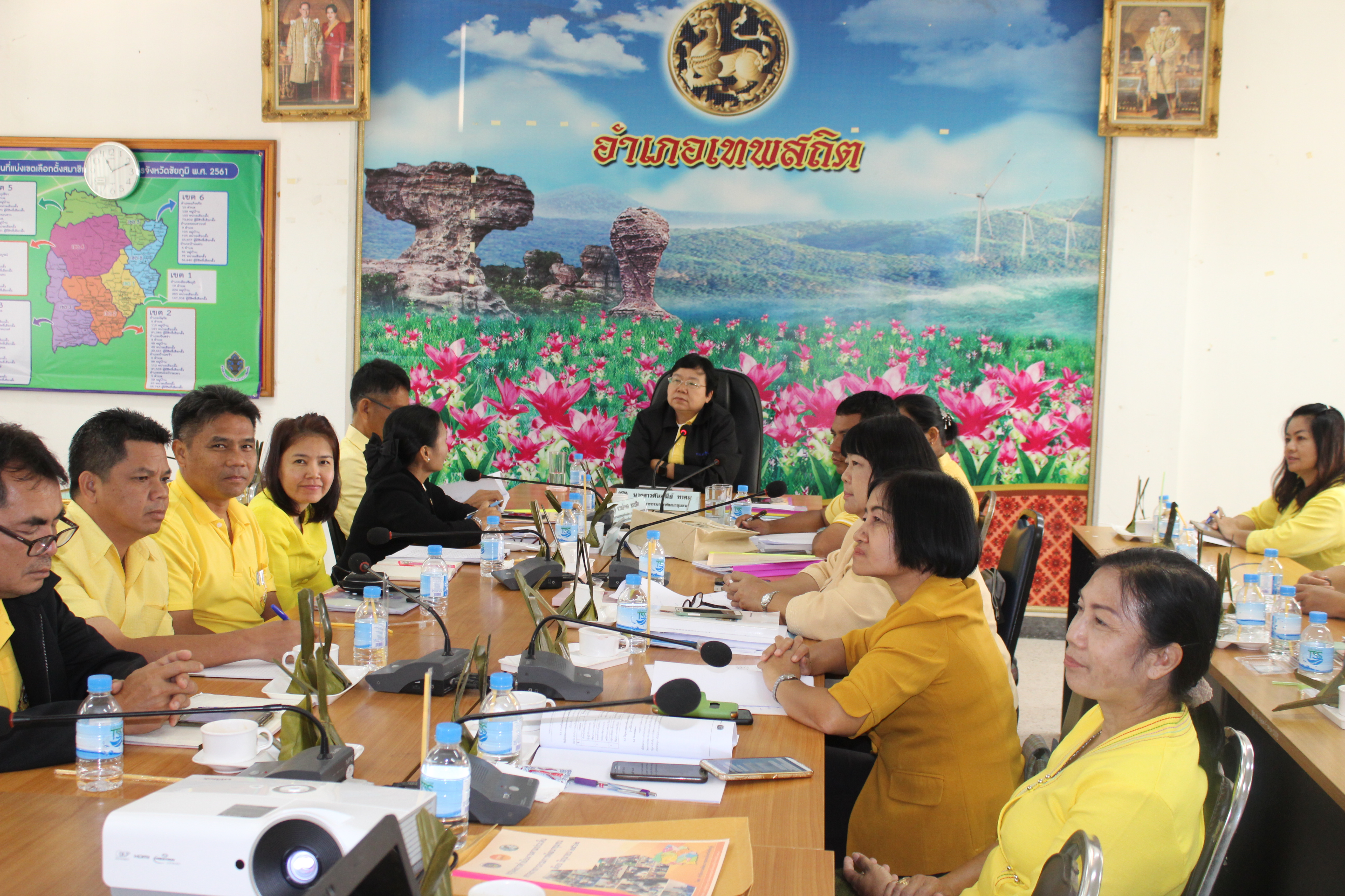 @ชัยภูมิ วันที่ 18 มิถุนายน 2562 นางสาวศันสนีย์ ทาสม ผู้ตรวจราชการกรมการพัฒนาชุมชน และนางอรุณรัตน์ ชิงชนะ ผู้อำนวยการศูนย์ศึกษาและพัฒนาชุมชนนครราชสีมา ดำเนินการประเมินผลและคัดเลือกหน่วยงานพัฒนาชุมชนใสสะอาดดีเด่น ข้าราชการและลูกจ้างประจำดีเด่น กรมการพัฒนาชุมชน ประจำปี พ.ศ.2562 ณ ที่ว่าการอำเภอเทพสถิต และกิจกรรมประกวดพัฒนากรขวัญใจชุมชน ณ หมู่บ้านไทรงาม ม.7 ต.โป่งนก อ.เทพสถิต