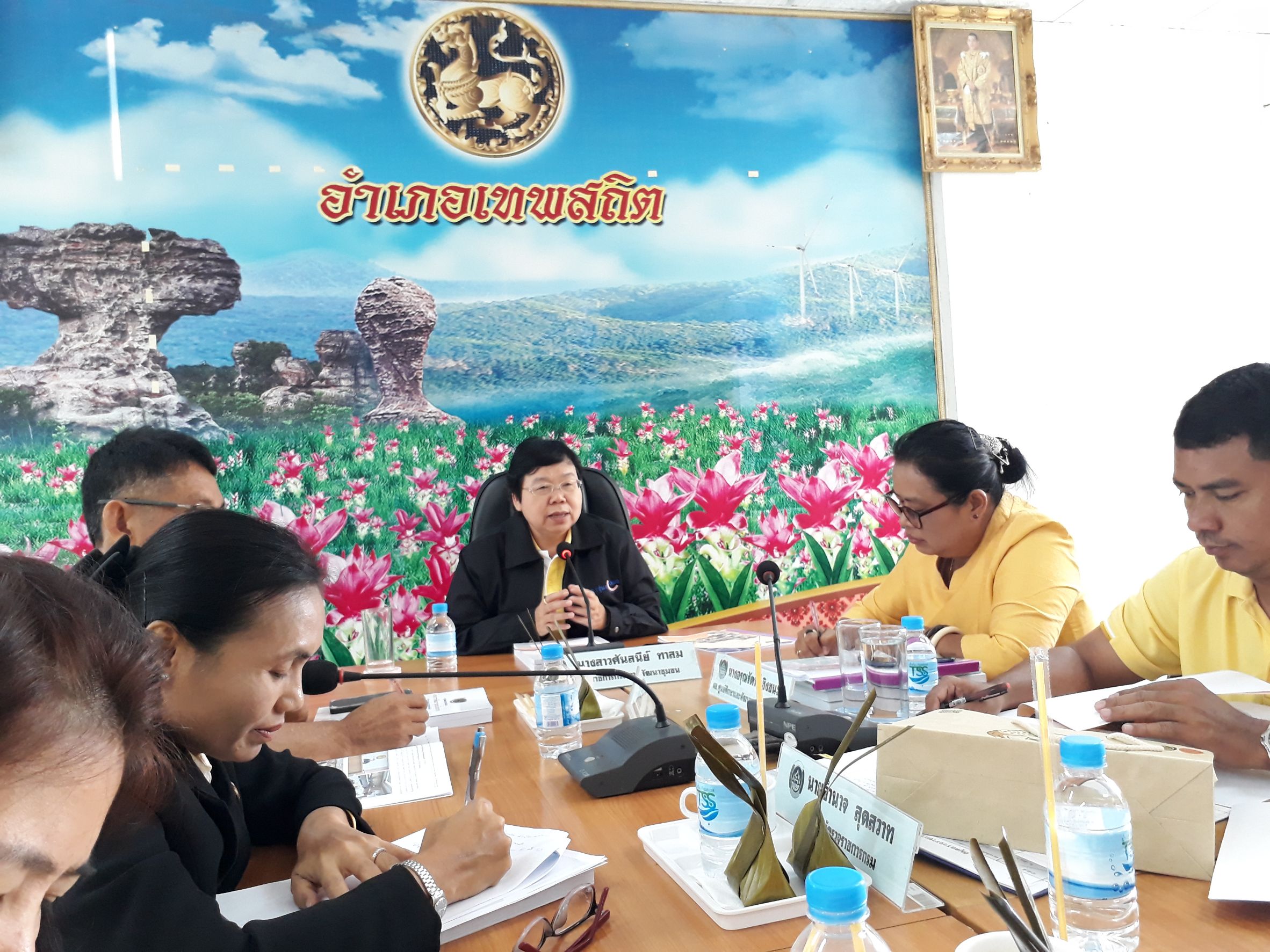 @ชัยภูมิ วันที่ 18 มิถุนายน 2562 นางสาวศันสนีย์ ทาสม ผู้ตรวจราชการกรมการพัฒนาชุมชน และนางอรุณรัตน์ ชิงชนะ ผู้อำนวยการศูนย์ศึกษาและพัฒนาชุมชนนครราชสีมา ดำเนินการประเมินผลและคัดเลือกหน่วยงานพัฒนาชุมชนใสสะอาดดีเด่น ข้าราชการและลูกจ้างประจำดีเด่น กรมการพัฒนาชุมชน ประจำปี พ.ศ.2562 ณ ที่ว่าการอำเภอเทพสถิต และกิจกรรมประกวดพัฒนากรขวัญใจชุมชน ณ หมู่บ้านไทรงาม ม.7 ต.โป่งนก อ.เทพสถิต