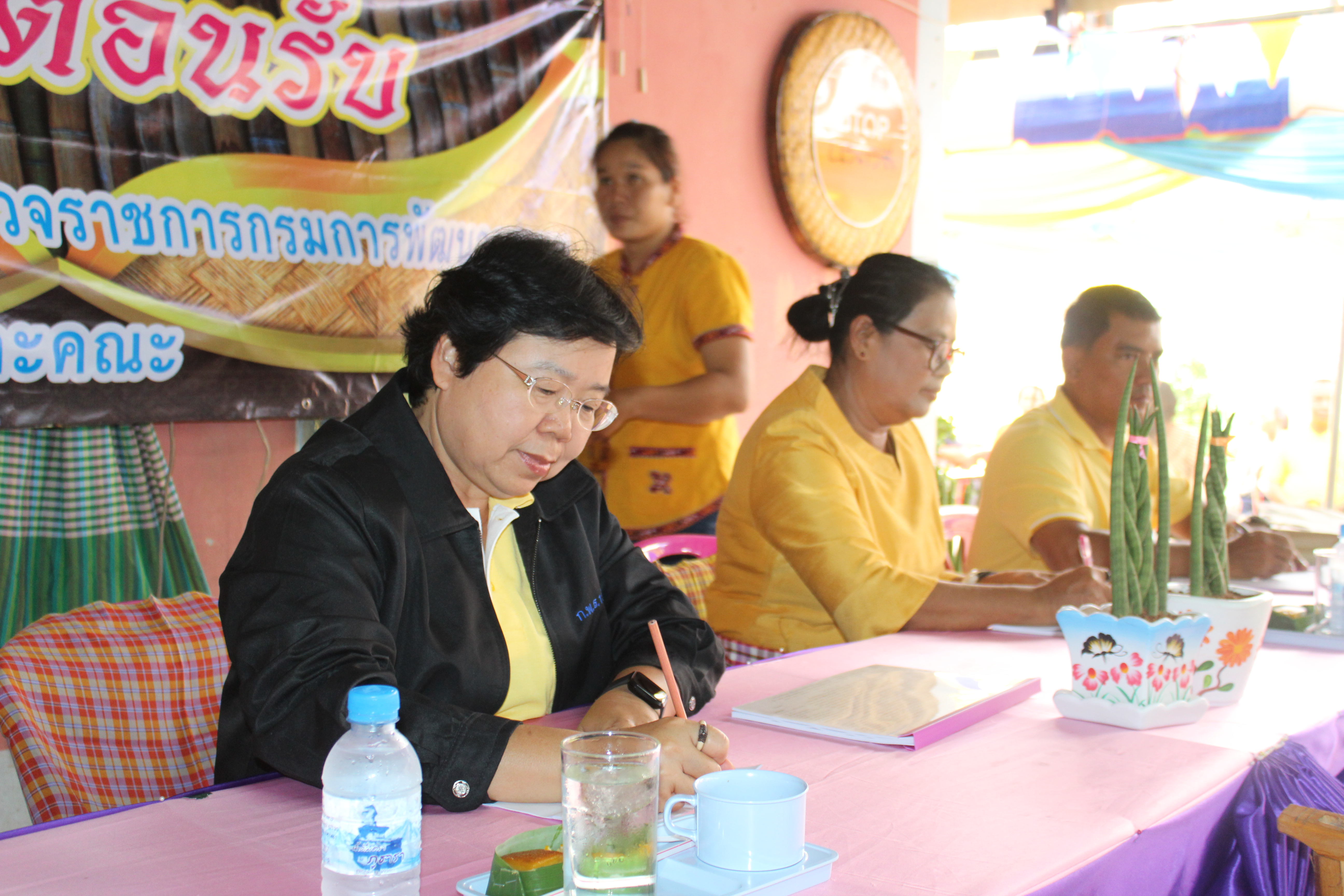 @ชัยภูมิ วันที่ 18 มิถุนายน 2562 นางสาวศันสนีย์ ทาสม ผู้ตรวจราชการกรมการพัฒนาชุมชน และนางอรุณรัตน์ ชิงชนะ ผู้อำนวยการศูนย์ศึกษาและพัฒนาชุมชนนครราชสีมา ดำเนินการประเมินผลและคัดเลือกหน่วยงานพัฒนาชุมชนใสสะอาดดีเด่น ข้าราชการและลูกจ้างประจำดีเด่น กรมการพัฒนาชุมชน ประจำปี พ.ศ.2562 ณ ที่ว่าการอำเภอเทพสถิต และกิจกรรมประกวดพัฒนากรขวัญใจชุมชน ณ หมู่บ้านไทรงาม ม.7 ต.โป่งนก อ.เทพสถิต