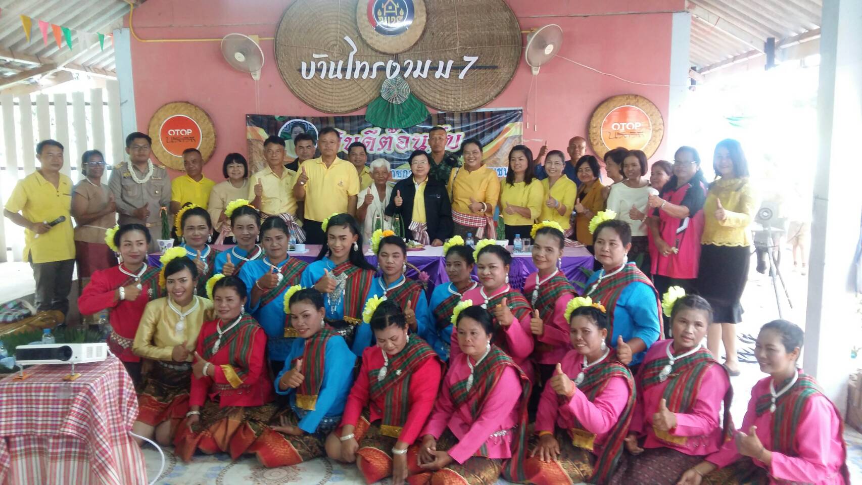 @ชัยภูมิ วันที่ 18 มิถุนายน 2562 นางสาวศันสนีย์ ทาสม ผู้ตรวจราชการกรมการพัฒนาชุมชน และนางอรุณรัตน์ ชิงชนะ ผู้อำนวยการศูนย์ศึกษาและพัฒนาชุมชนนครราชสีมา ดำเนินการประเมินผลและคัดเลือกหน่วยงานพัฒนาชุมชนใสสะอาดดีเด่น ข้าราชการและลูกจ้างประจำดีเด่น กรมการพัฒนาชุมชน ประจำปี พ.ศ.2562 ณ ที่ว่าการอำเภอเทพสถิต และกิจกรรมประกวดพัฒนากรขวัญใจชุมชน ณ หมู่บ้านไทรงาม ม.7 ต.โป่งนก อ.เทพสถิต