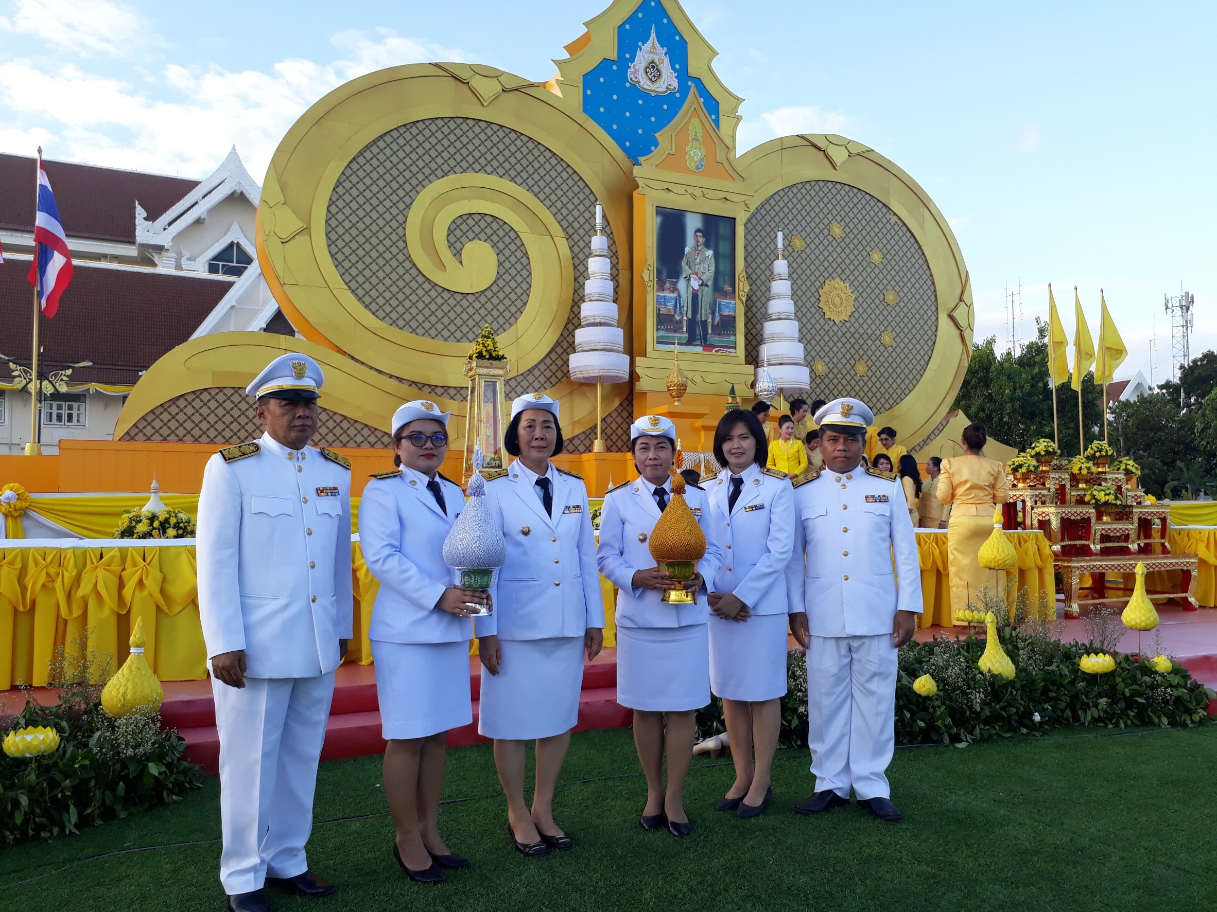 พัฒนาการจังหวัดชัยภูมิ ร่วมพิธีถวายเครื่องราชสักการะ และพิธีจุดเทียนถวายพระพรชัยมงคล เนื่องในวันเฉลิมพระชนมพรรษาพระบาทสมเด็จพระเจ้าอยู่หัว ประจำปี พ.ศ.2562