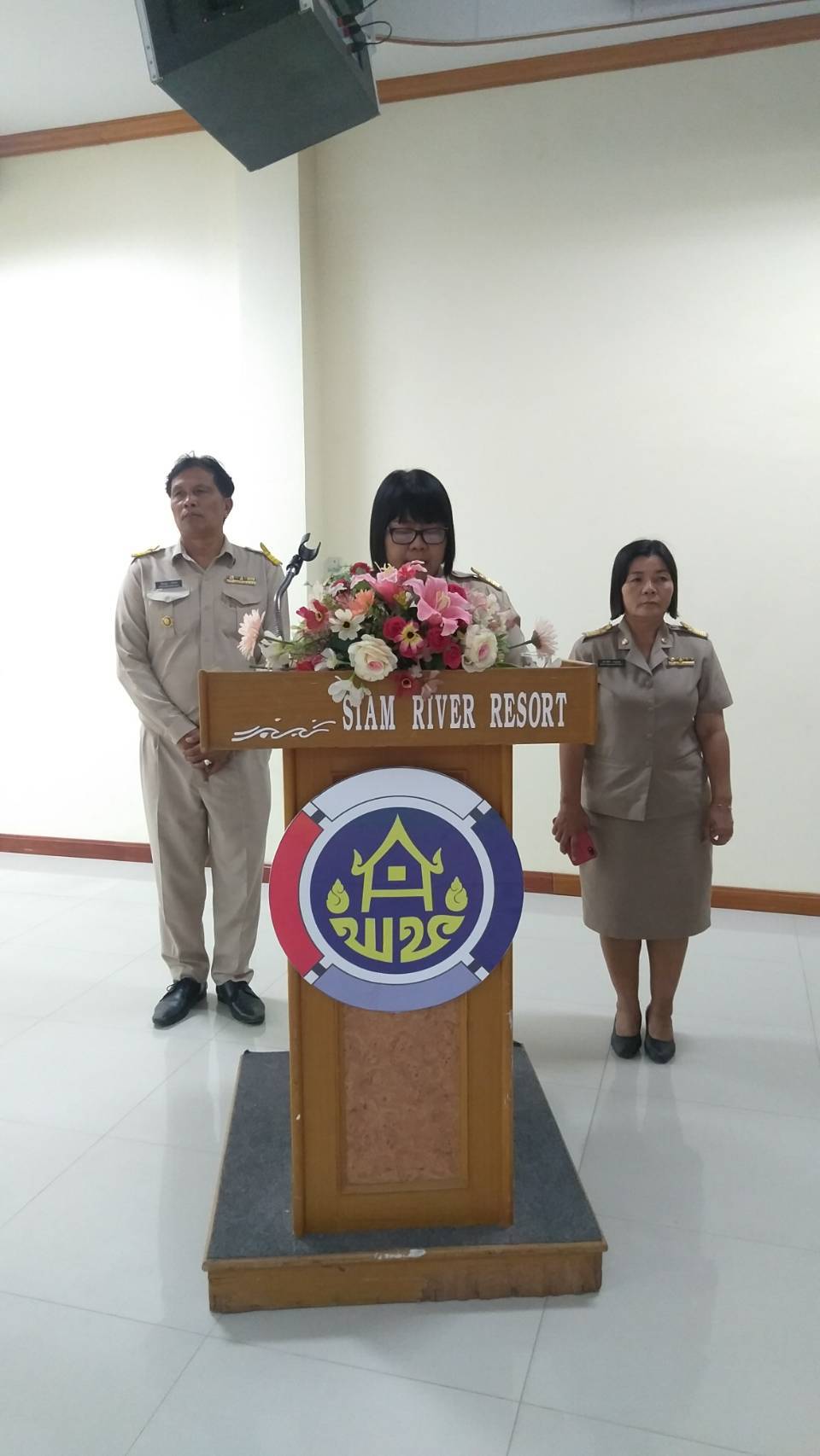 นางอัจฉรา เคียงวิมลรัตน์ พัฒนาการจังหวัดชัยภูมิ เป็นประธานในพิธีเปิดโครงการตลาดประชารัฐคนไทยยิ้มได้(ตลาดขยายผล) และมอบนโยบายเกี่ยวกับแนวทางการดำเนินงานตลาดประชารัฐคนไทยยิ้มได้ 