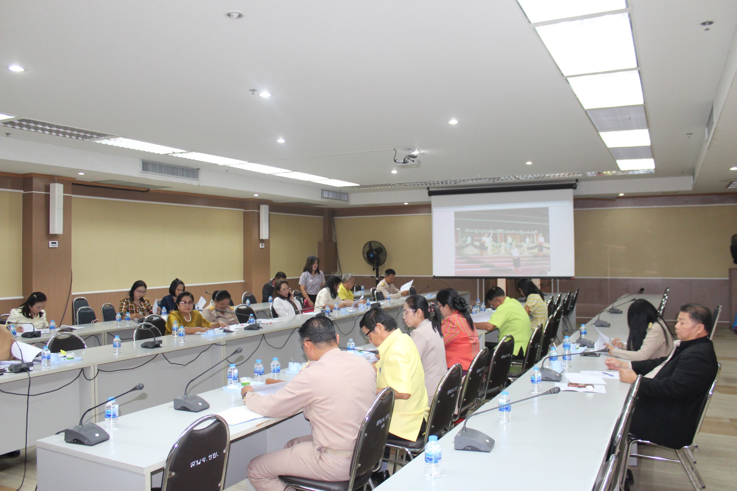 พช.ชัยภูมิประชุมคณะทำงานโครงการ”สืบสานอนุรักษ์ศิลป์ผ้าถิ่นไทย ดำรงไว้ในแผ่นดิน”