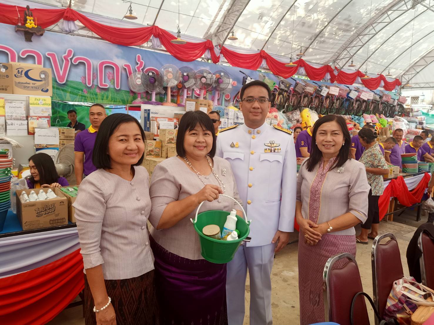 พช.ชัยภูมิ ร่วมปฏิบัติหน้าที่ร้านหรรษากาชาด ในงานเจ้าพ่อพญาแล ประจำปี2563
