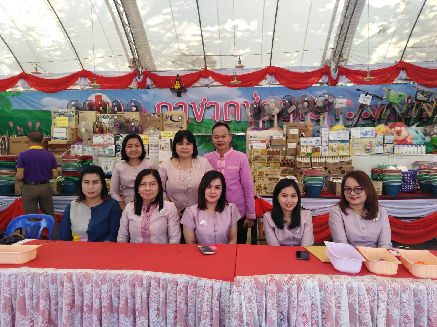 พช.ชัยภูมิ ร่วมปฏิบัติหน้าที่ร้านหรรษากาชาด ในงานเจ้าพ่อพญาแล ประจำปี2563