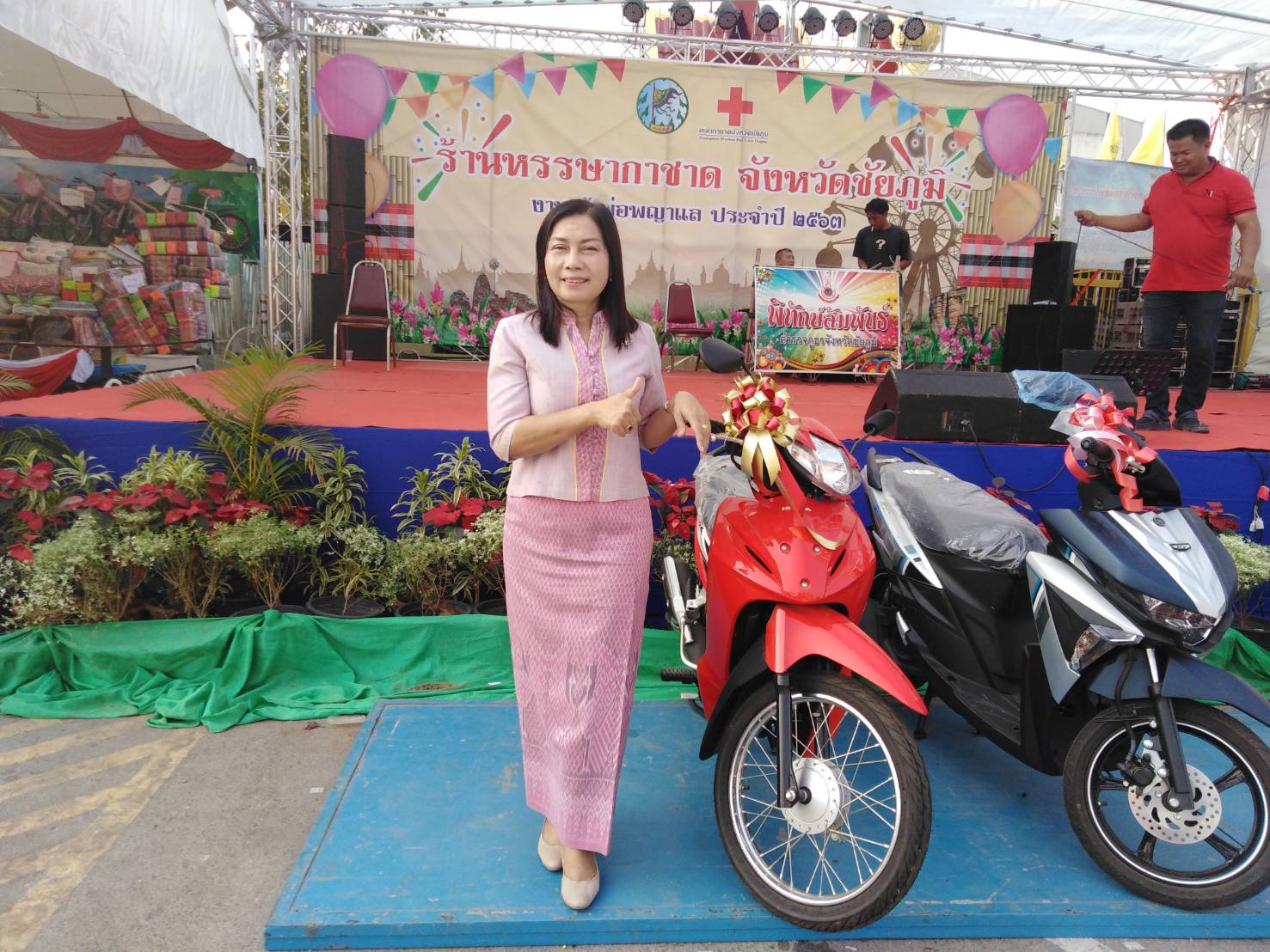 พช.ชัยภูมิ ร่วมปฏิบัติหน้าที่ร้านหรรษากาชาด ในงานเจ้าพ่อพญาแล ประจำปี2563