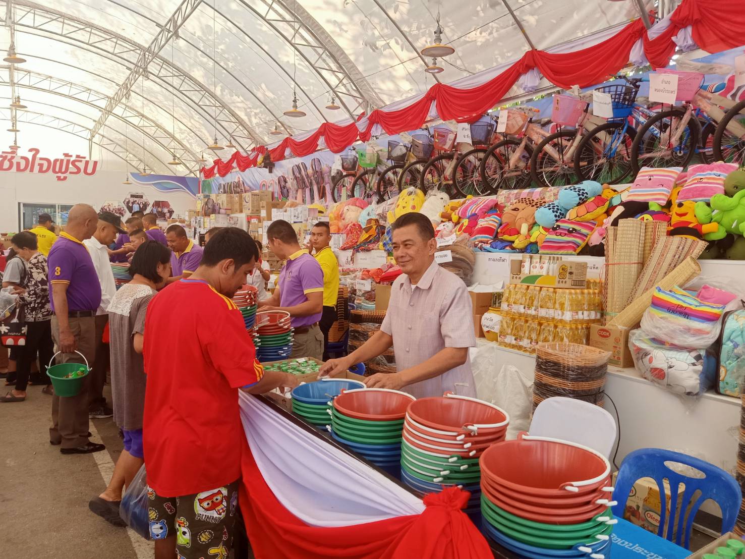 พช.ชัยภูมิ ร่วมปฏิบัติหน้าที่ร้านหรรษากาชาด ในงานเจ้าพ่อพญาแล ประจำปี2563