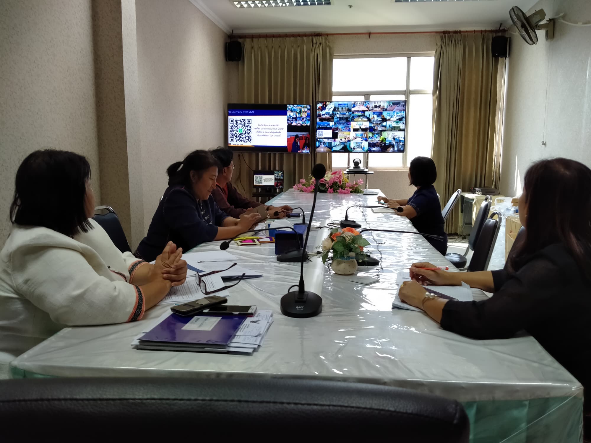 พช.ชัยภูมิ รับฟังการประชุมชี้แจงแนวทางการดำเนินโครงการพัฒนาศักยภาพชุมชนท่องเที่ยว OTOP นวัติวิถี ผ่านระบบ Video Conference