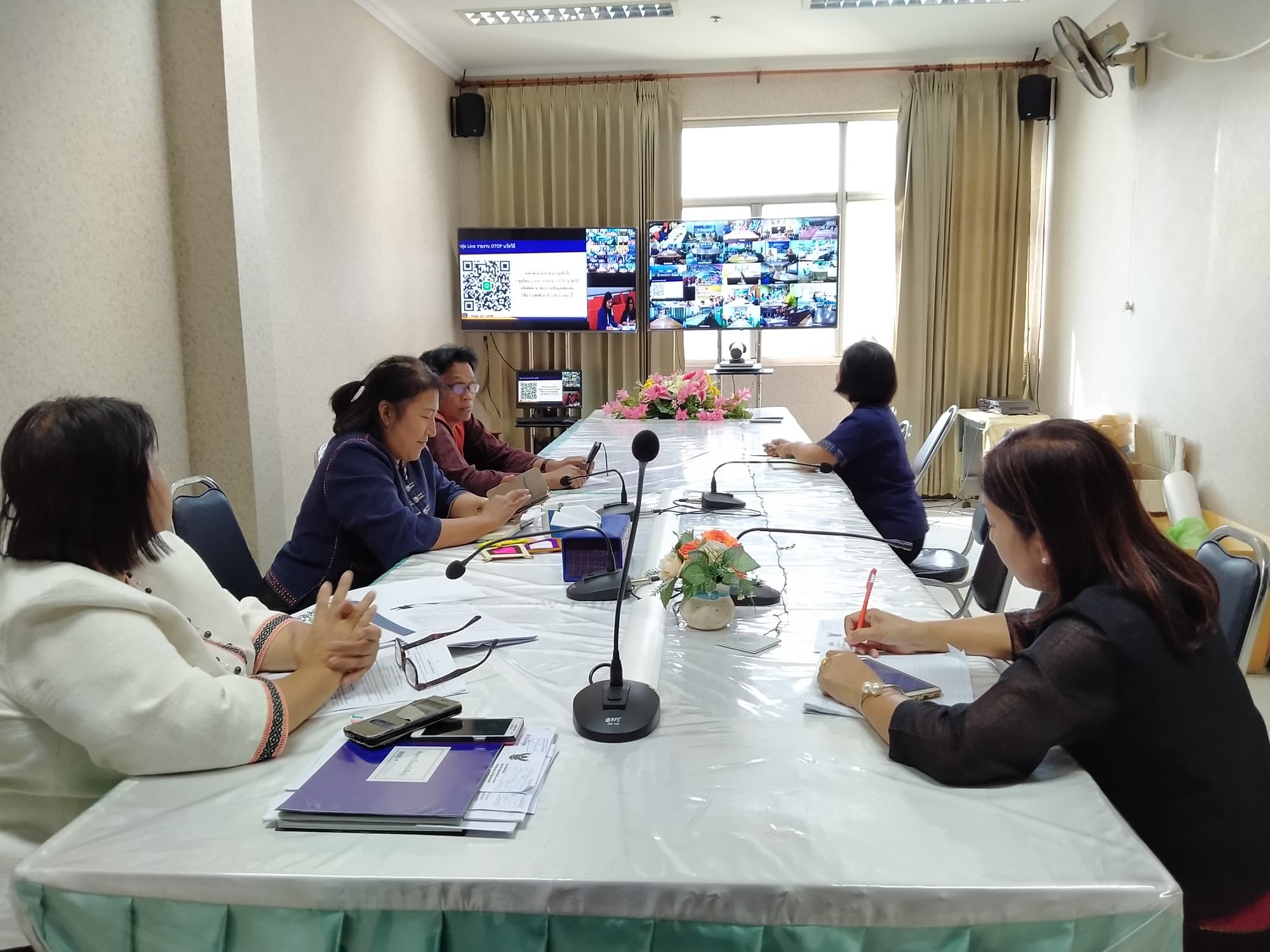 พช.ชัยภูมิ รับฟังการประชุมชี้แจงแนวทางการดำเนินโครงการพัฒนาศักยภาพชุมชนท่องเที่ยว OTOP นวัติวิถี ผ่านระบบ Video Conference