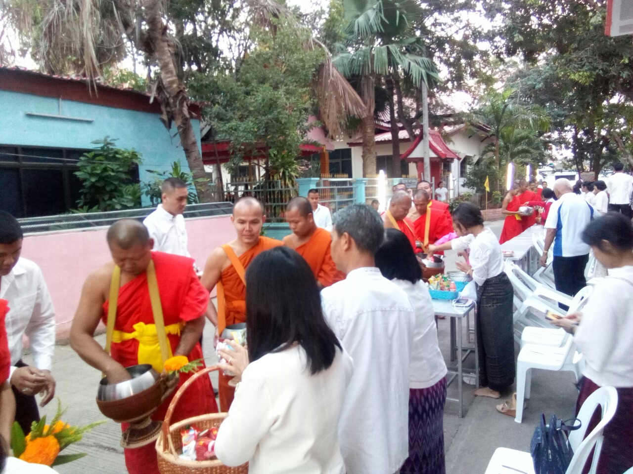พช.ชัยภูมิ ร่วมศาสนพิธีและทำบุญตักบาตรเนื่องในวาระครบ150ปี ชาตกาลฯ พระอาจารย์มั่น ภูริทัตโต