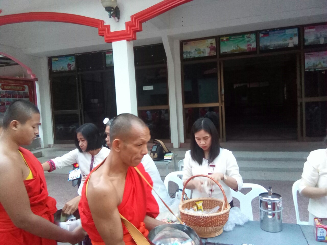 พช.ชัยภูมิ ร่วมศาสนพิธีและทำบุญตักบาตรเนื่องในวาระครบ150ปี ชาตกาลฯ พระอาจารย์มั่น ภูริทัตโต