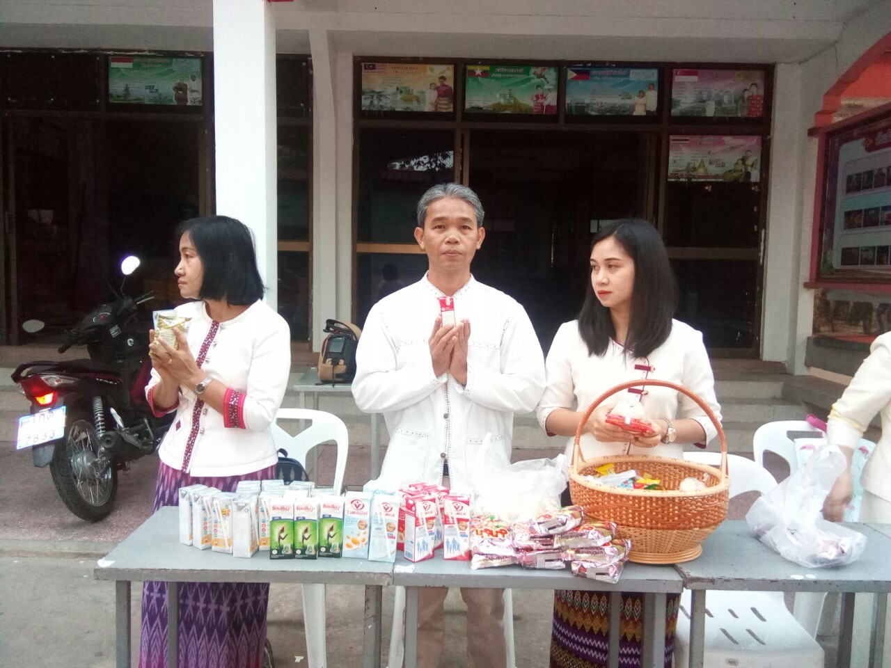 พช.ชัยภูมิ ร่วมศาสนพิธีและทำบุญตักบาตรเนื่องในวาระครบ150ปี ชาตกาลฯ พระอาจารย์มั่น ภูริทัตโต