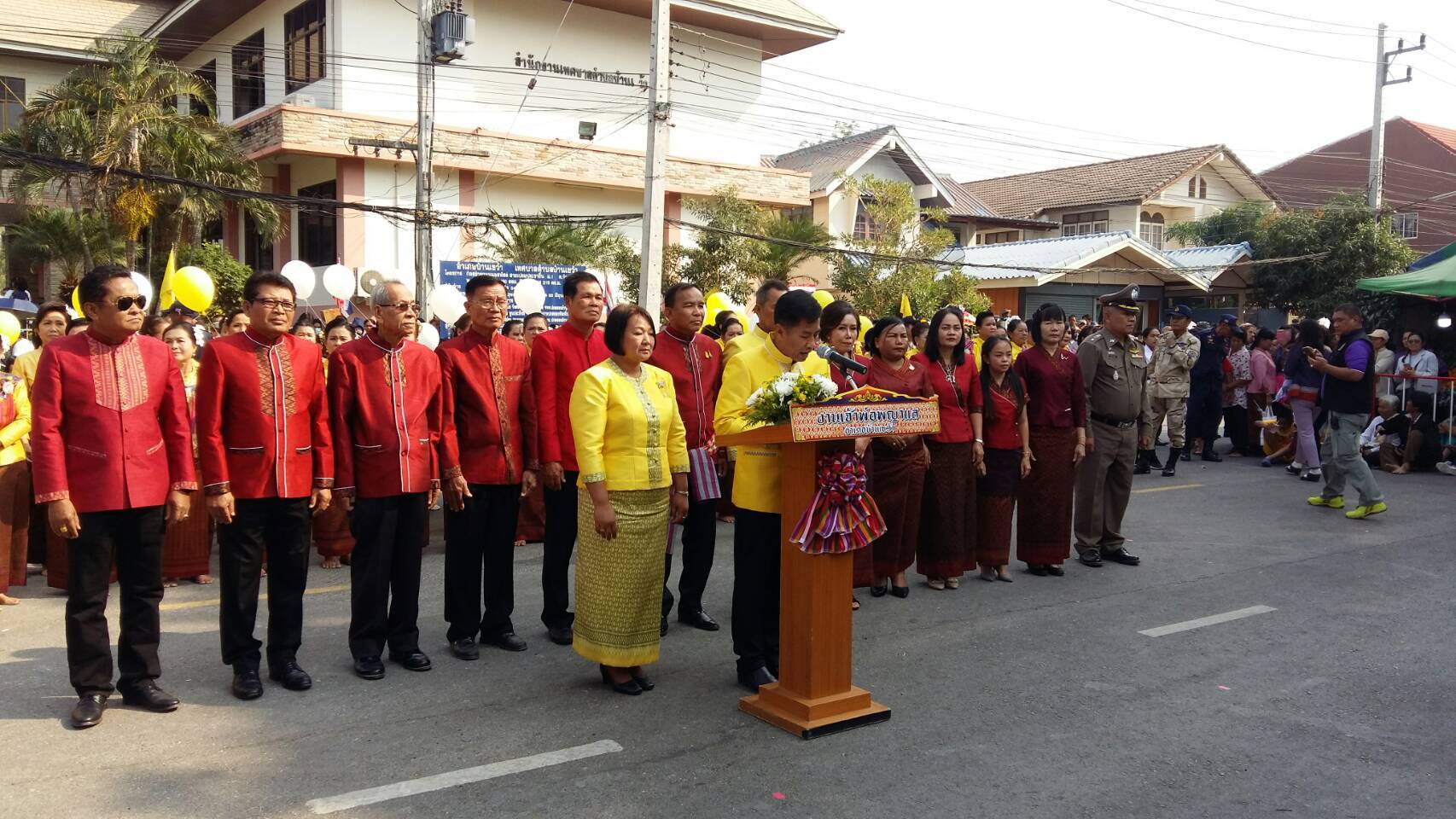 พช.ชัยภูมิ ร่วมพิธีเปิดงานฉลองอนุสาวรีย์เจ้าพ่อพญาแลประจำอำเภอบ้านเขว้าและงานบุญลอมข้าวใหญ่-ผ้าไหมมัดหมี่ ของดีอำเภอบ้านเขว้า ประจำปี พ.ศ. 2563