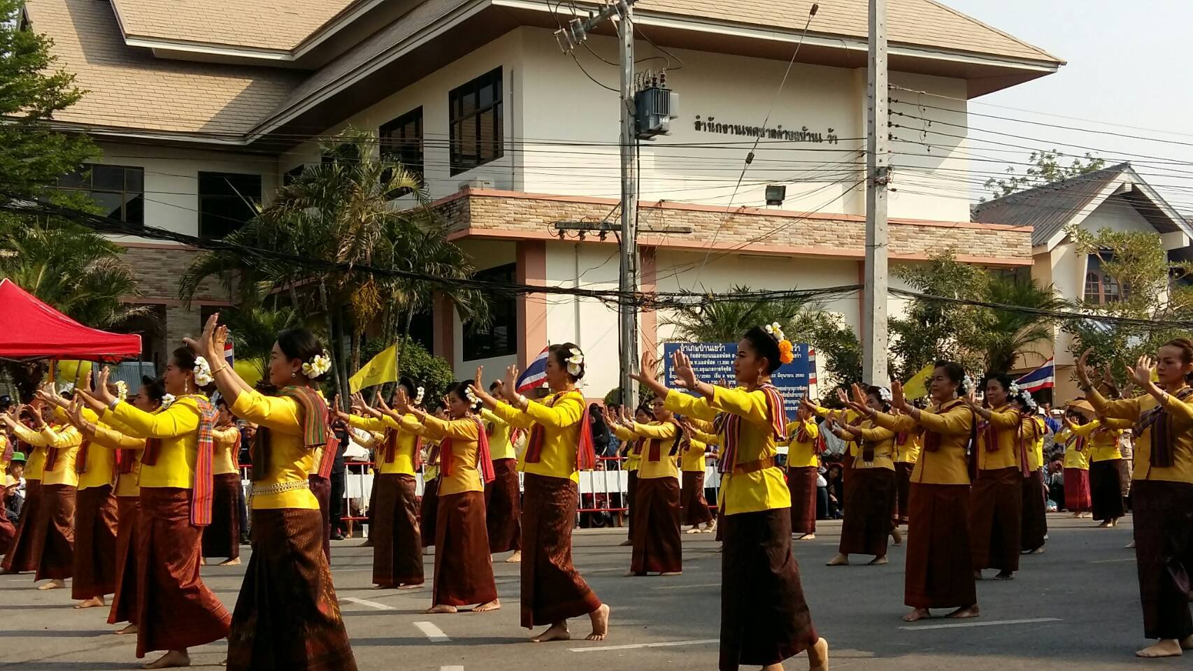 พช.ชัยภูมิ ร่วมพิธีเปิดงานฉลองอนุสาวรีย์เจ้าพ่อพญาแลประจำอำเภอบ้านเขว้าและงานบุญลอมข้าวใหญ่-ผ้าไหมมัดหมี่ ของดีอำเภอบ้านเขว้า ประจำปี พ.ศ. 2563