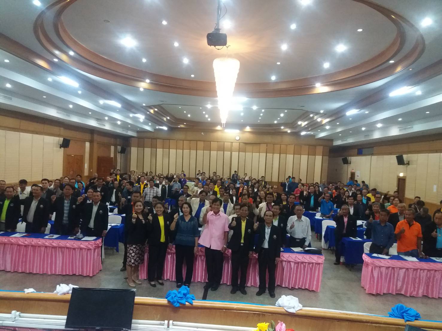 จ.ชัยภูมิ ประชุมเตรียมความพร้อมขับเคลื่อนโครงการเสริมสร้างความเข้มแข็งของเศรษฐกิจฐานรากเพื่อการพัฒนาอย่างยั่งยืน กองทุนหมู่บ้านละ200000บาท