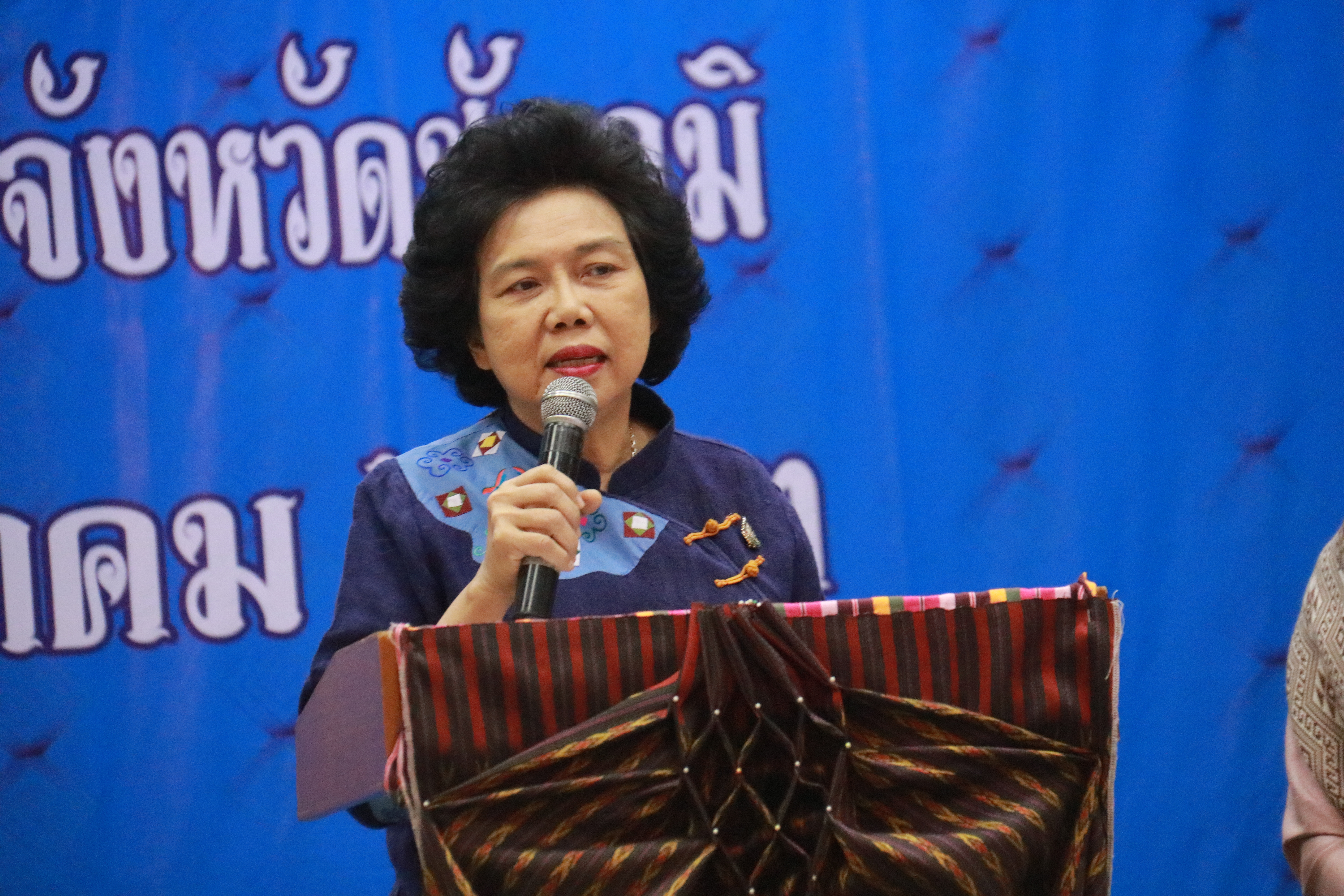 รวมพลังสตรีจังหวัดชัยภูมิ กับกรมการพัฒนาชุมชน สภาสมาคมสตรีฯ สืบสาน อนุรักษ์ศิลป์ผ้าถิ่นไทย ดำรงไว้ในแผ่นดิน