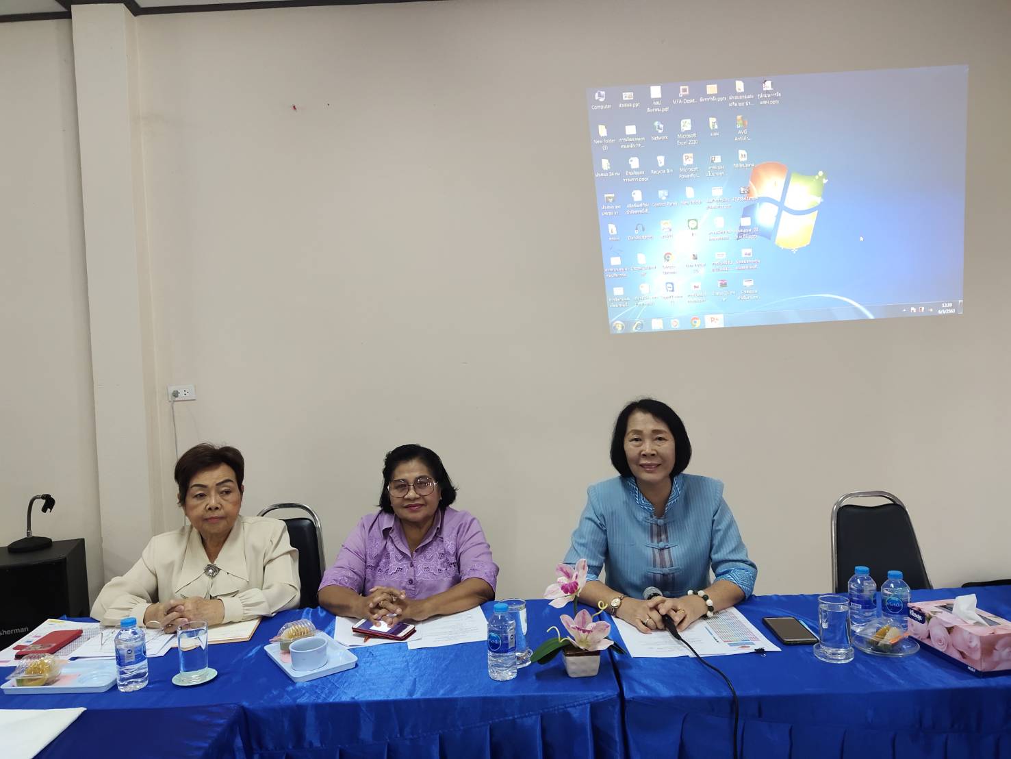 องค์กรสตรีจังหวัดชัยภูมิ ประชุมเตรียมความพร้อมกิจกรรม “สืบสานอนุรักษ์ศิลป์ผ้าถิ่นไทยชัยภูมิ”
