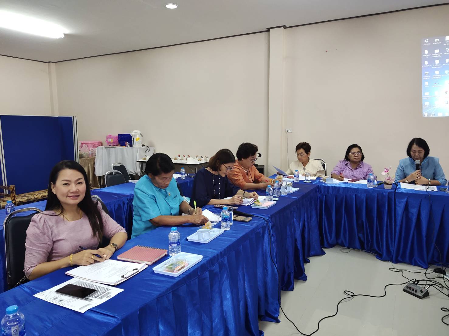 องค์กรสตรีจังหวัดชัยภูมิ ประชุมเตรียมความพร้อมกิจกรรม “สืบสานอนุรักษ์ศิลป์ผ้าถิ่นไทยชัยภูมิ”