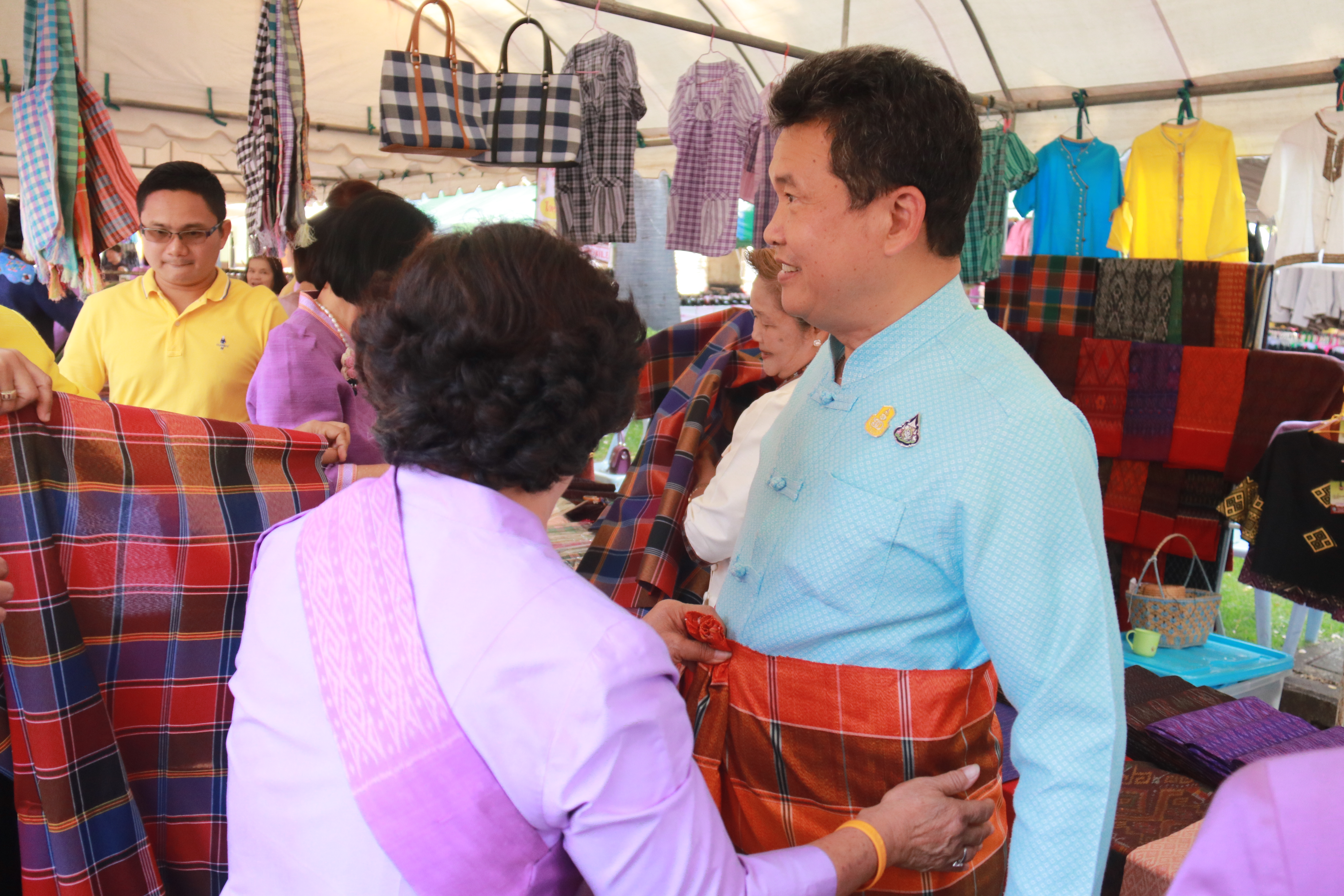 รวมพลังสตรีจังหวัดชัยภูมิ กับกรมการพัฒนาชุมชน สภาสมาคมสตรีฯ สืบสาน อนุรักษ์ศิลป์ผ้าถิ่นไทย ดำรงไว้ในแผ่นดิน