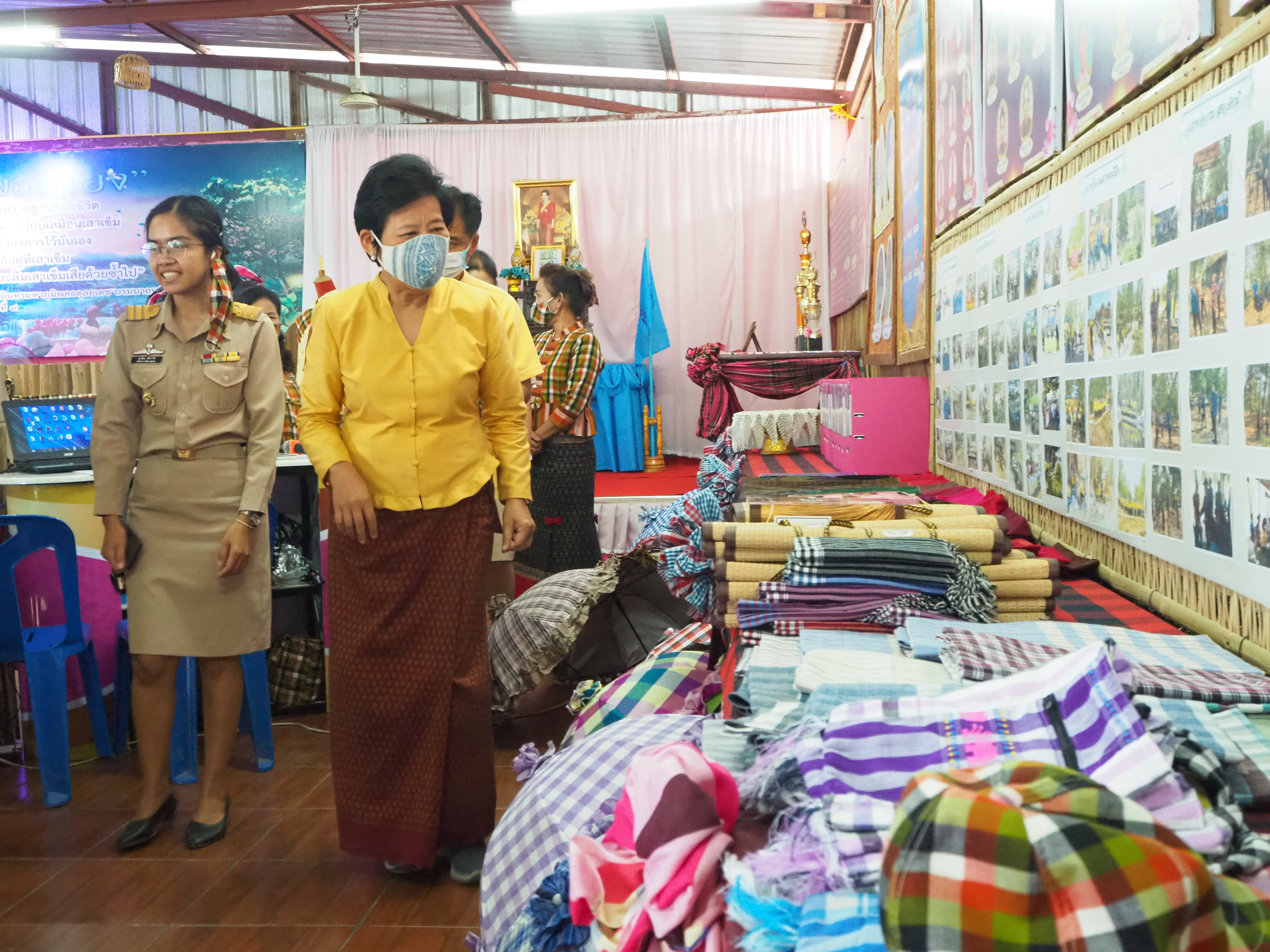วันที่ 20 กรกฎาคม 2563 นางบุญยิ่ง เทศน้อย ผู้ตรวจราชการกรมการพัฒนาชุมชน  พร้อมด้วยคณะกรรมการพิจารณาคัดเลือกฯ ลงพื้นที่เพื่อคัดเลือกกิจกรรมของคนกองทุนพัฒนาบทบาทสตรีในพื้นที่จังหวัดชัยภูมิ