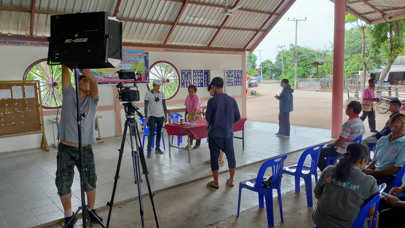 การถ่ายทำสื่อเสริมสร้างภาพลักษณ์ทุนชุมชนตามหลักปรัชญาของเศรษฐกิจพอเพียงกลุ่มออมทรัพย์บ้านขาม