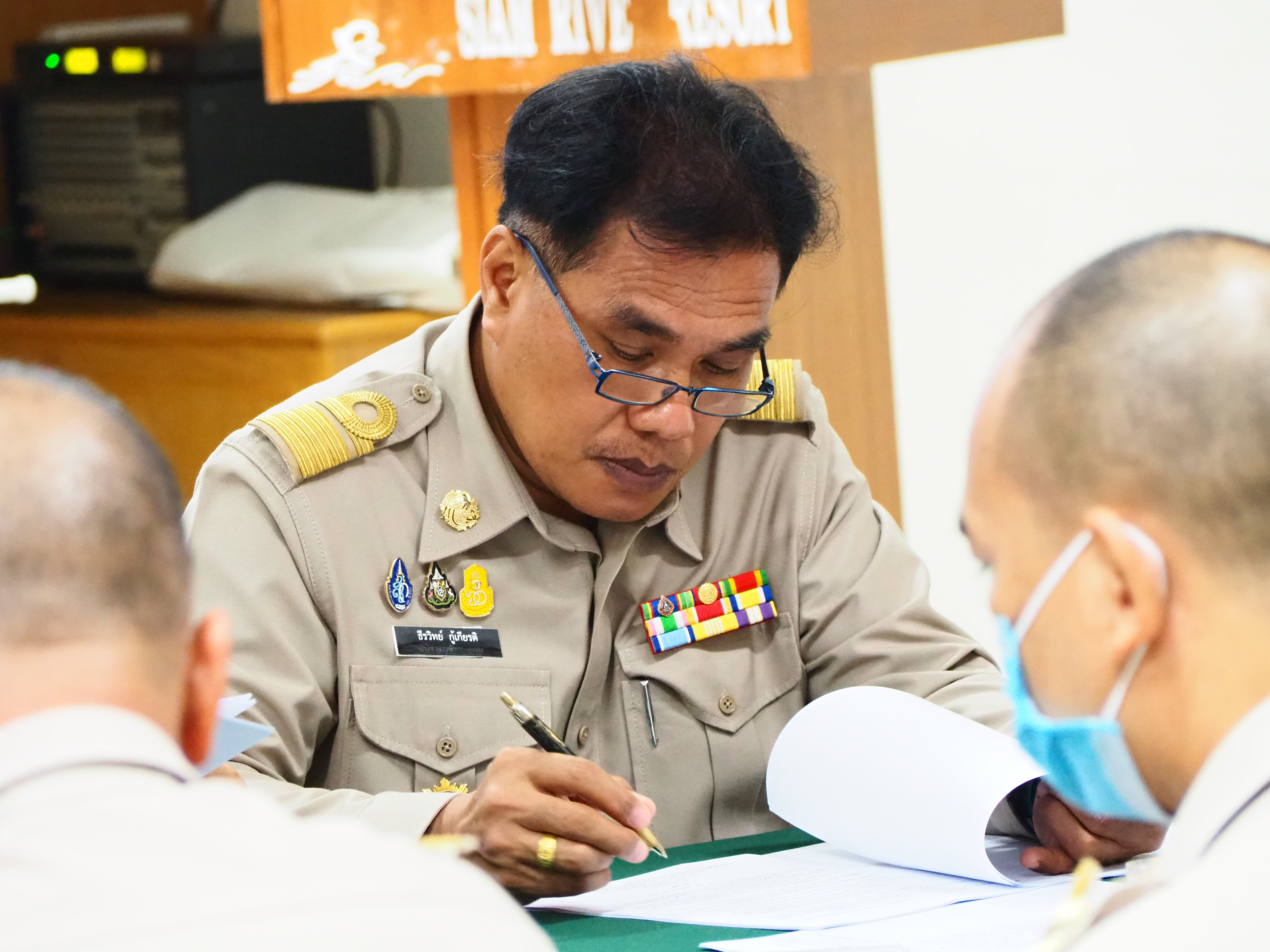 นางกชพร ปริปุณนัง พัฒนาการจังหวัดชัยภูมิ เป็นประธานการประชุมคณะกรรมการดำเนินการคัดเลือก บุคคลเพื่อจัดจ้างเป็น ลูกจ้างเหมาบริการ ปฏิบัติภารกิจตามโครงการพัฒนาพื้นที่ต้นแบบการพัฒนาคุณภาพชีวิตตามหลักทฤษฎีใหม่ ประยุกต์สู่ “โคกหนอง หนอง นาโมเดล” จังหวัดชัยภูมิ