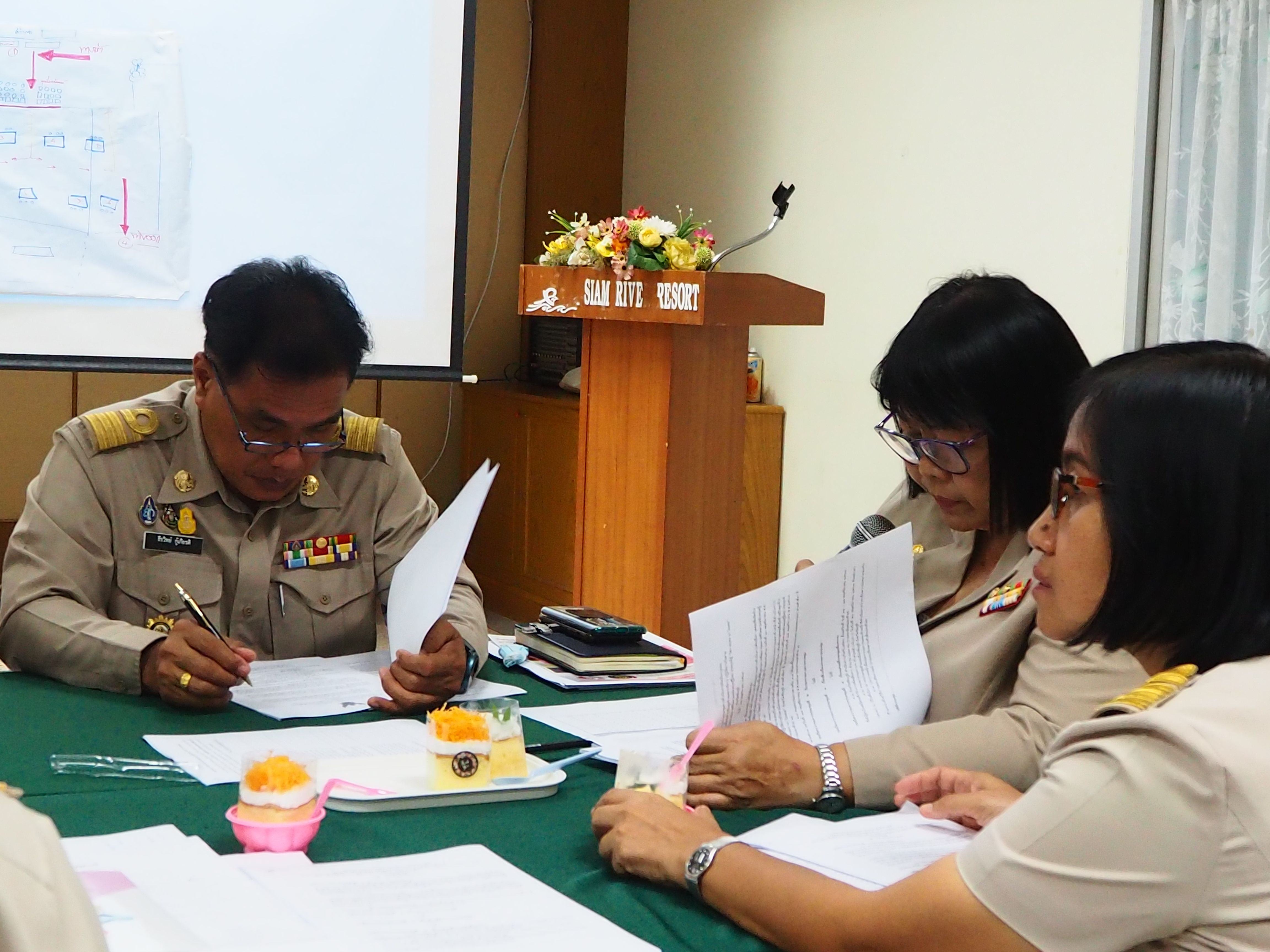 นางกชพร ปริปุณนัง พัฒนาการจังหวัดชัยภูมิ เป็นประธานการประชุมคณะกรรมการดำเนินการคัดเลือก บุคคลเพื่อจัดจ้างเป็น ลูกจ้างเหมาบริการ ปฏิบัติภารกิจตามโครงการพัฒนาพื้นที่ต้นแบบการพัฒนาคุณภาพชีวิตตามหลักทฤษฎีใหม่ ประยุกต์สู่ “โคกหนอง หนอง นาโมเดล” จังหวัดชัยภูมิ