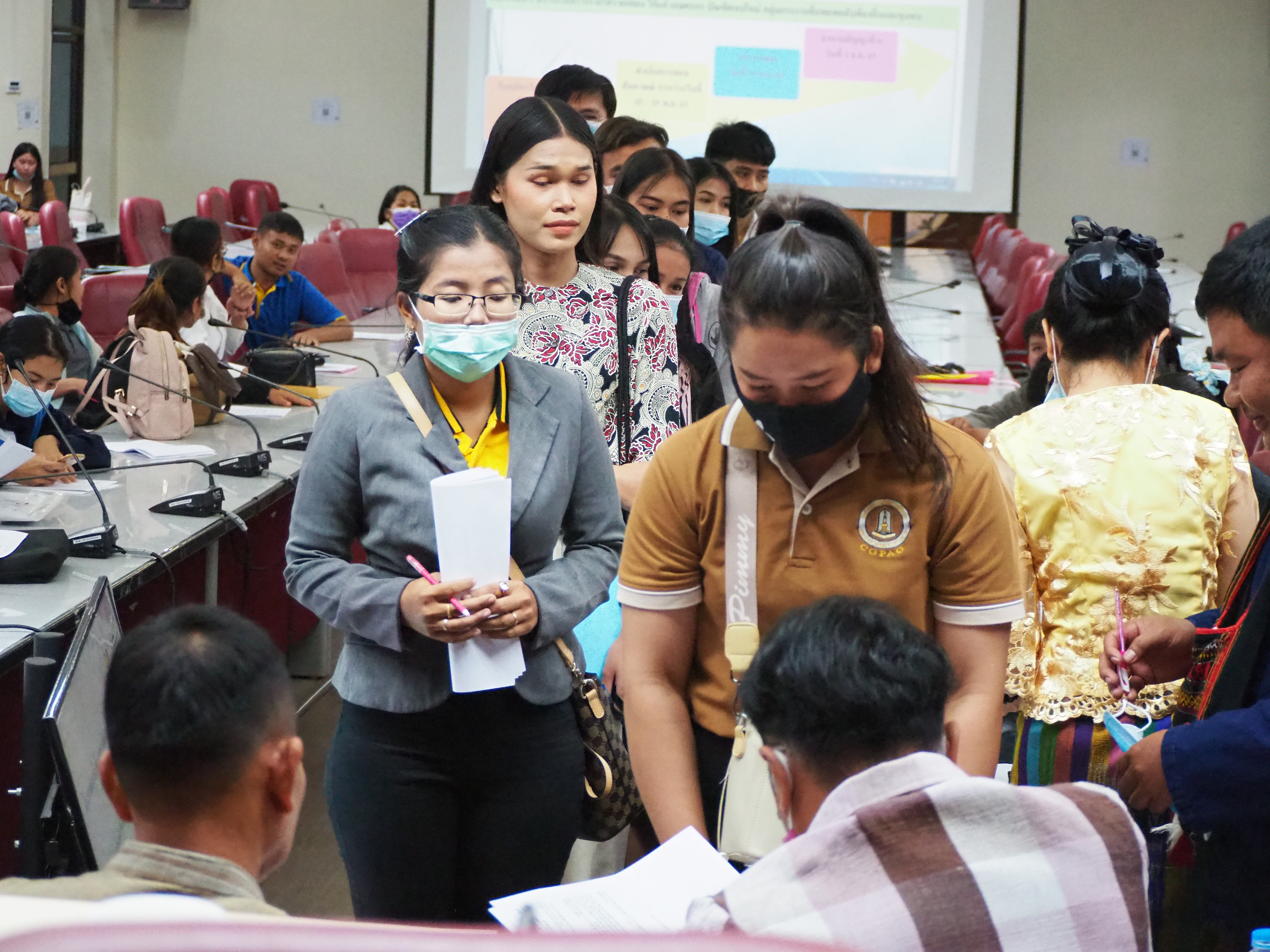 งหวัดชัยภูมิ ปฐมนิเทศ และจัดทำบันทึกข้อตกลงการจ้างงานผู้ผ่านการคัดเลือกบุคคลเพื่อจัดจ้างเป็นลูกจ้างเหมาบริการปฏิบัติภารกิจตามโครงการพัฒนาพื้นที่ต้นแบบการพัฒนาคุณภาพชีวิตตามหลักทฤษฎีใหม่ ประยุกต์สู่ “โคก หนอง นา โมเดล”  :::>> วันที่ 1 ธันวาคม ๒๕๖๓ เวลา 11.50 น. นายกอบชัย บุญอรณะ ผู้ว่าราชการจังหวัดชัยภูมิ ให้โอวาทและมอบนโยบายการปฏิบัติภารกิจของลูกจ้างเหมาบริการปฏิบัติภารกิจตามโครงการพัฒนาพื้นที่ต้นแบบการพัฒนาคุณภาพชีวิตตามหลักทฤษฎีใหม่ ประยุกต์สู่ “โคก หนอง นา โมเดล” จังหวัดชัยภูมิ