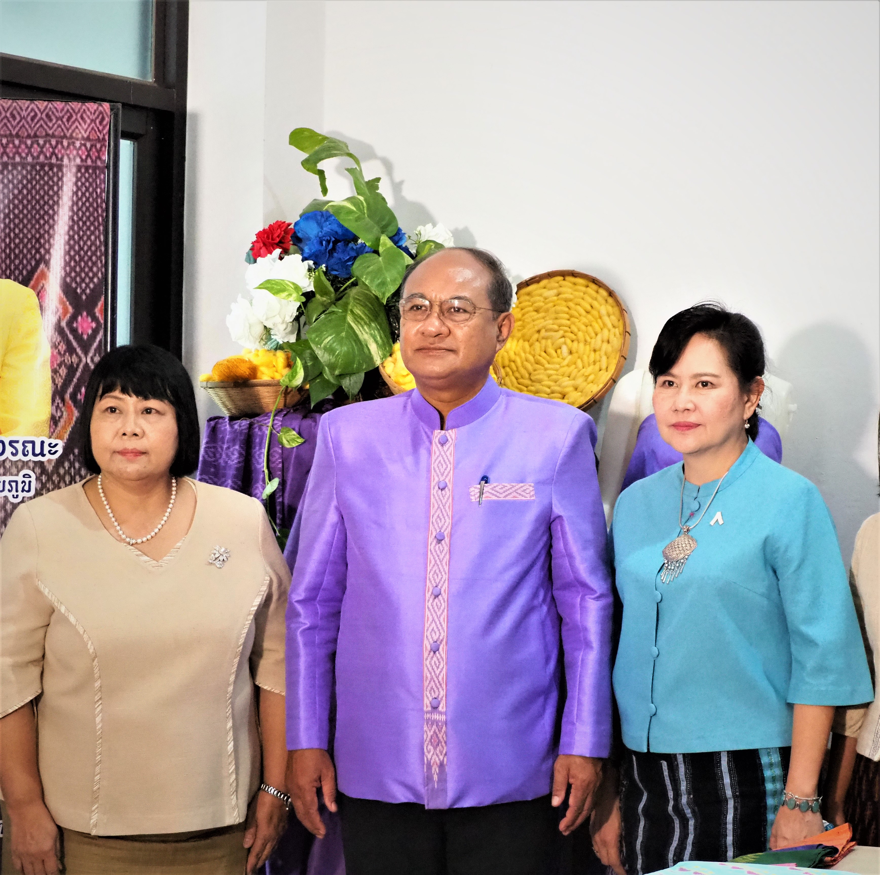 พช.ชัยภูมิ รณรงค์ซื้อกระเช้าของฝากของขวัญปีใหม่ (สินค้า OTOP) ในการประชุมกรมการจังหวัดฯ จังหวัดชัยภูมิ ครั้งที่ 11/2563