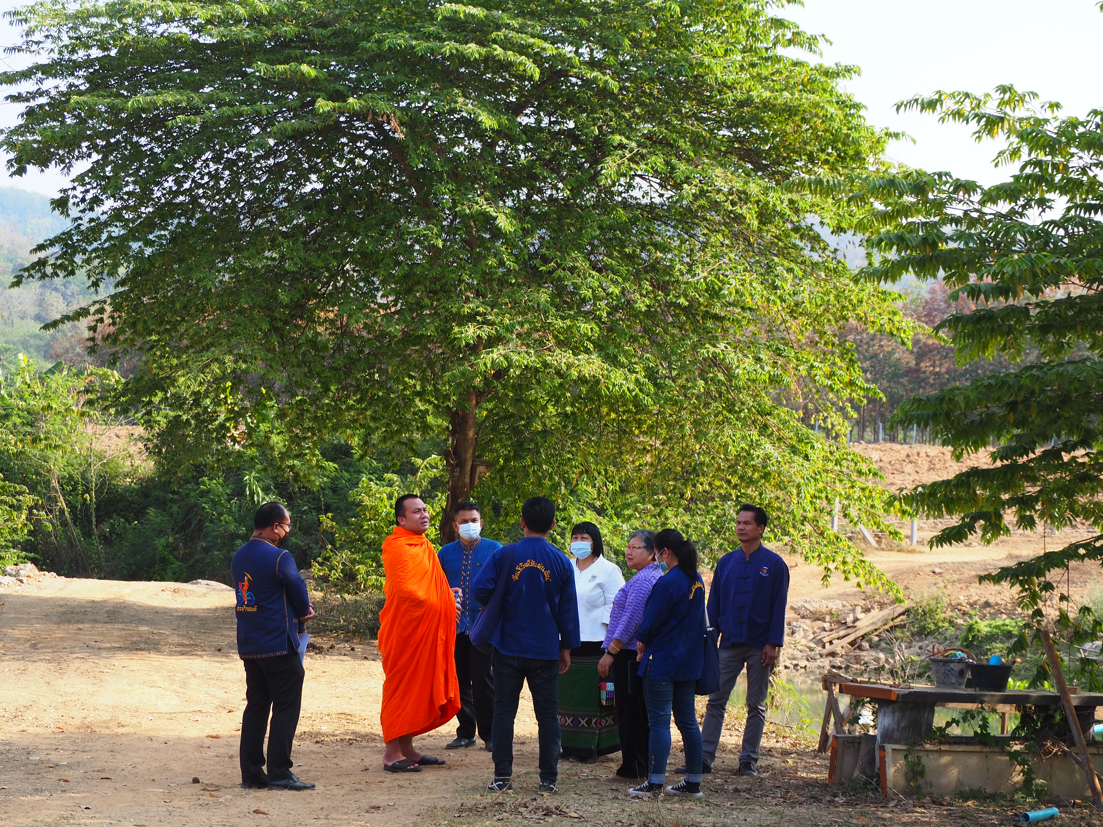 พช_ชัยภูมิ ชี้แจงแนวทางการดำเนินงานโครงการพัฒนาพื้นที่ต้นแบบฯ ประยุกต์สู่ “โคก หนอง นา โมเดล” ให้กับท่านพระอาจารย์มหาสมปอง ตาลปุตโต
