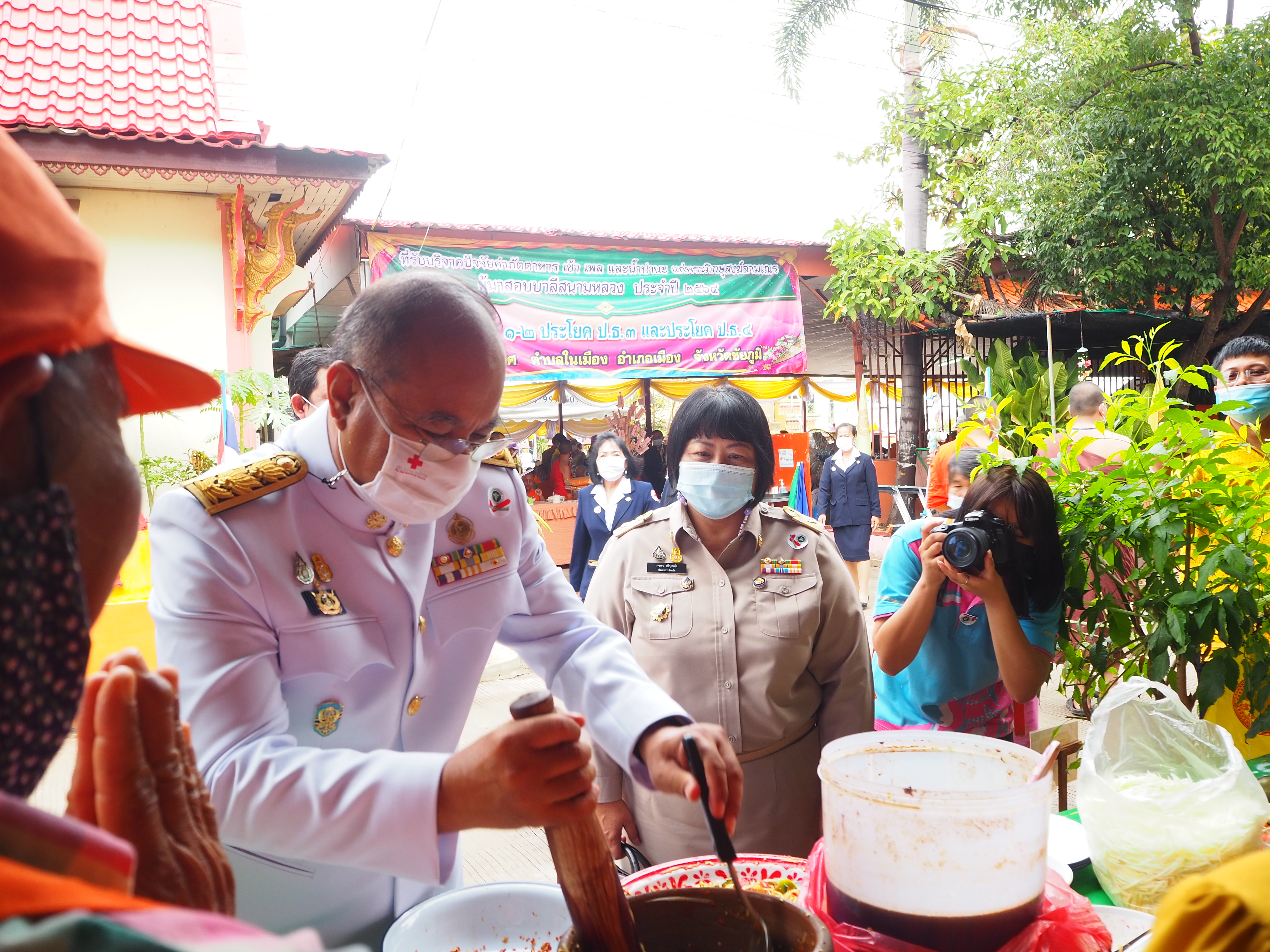 #พช_ชัยภูมิ ร่วมพิธีถวายภัตตาหารเพลและสิ่งของพระราชทานของพระบาทสมเด็จพระเจ้าอยู่หัว ถวายแด่พระภิกษุ สามเณรจัดตั้งครัวจิตอาสาพระราชทาน ในการทดสอบบาลีสนามหลวง ประจำปี พ.ศ.2564