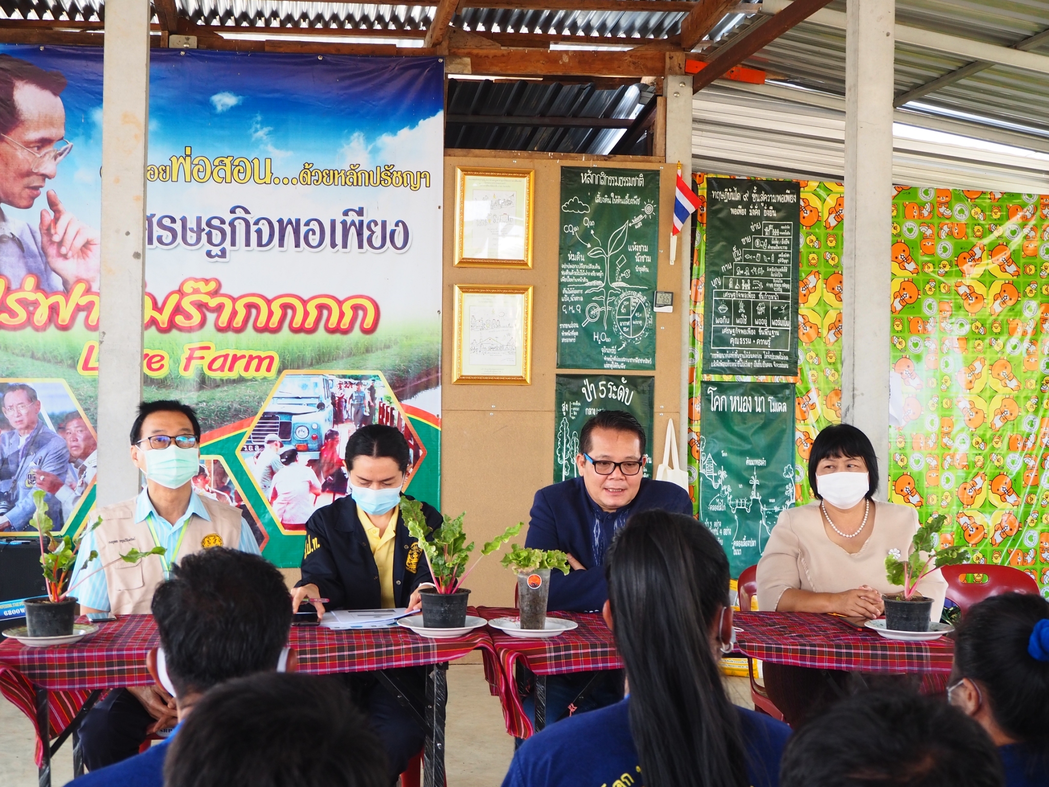ศูนย์อำนวยการต่อต้านการทุจริตแห่งชาติ(ศอตช.) โดย สำนักงาน ป.ป.ท. เขต 3 พร้อมด้วย ผู้แทนกอ.รมน. และก.ธจ.ชัยภูมิ ร่วมลงพื้นที่ตรวจเยี่ยมโครงการเฝ้าระวังการใช้จ่ายงบประมาณตามพระราชกำหนดให้อำนาจกระทรวงการคลังกู้เงินฯ