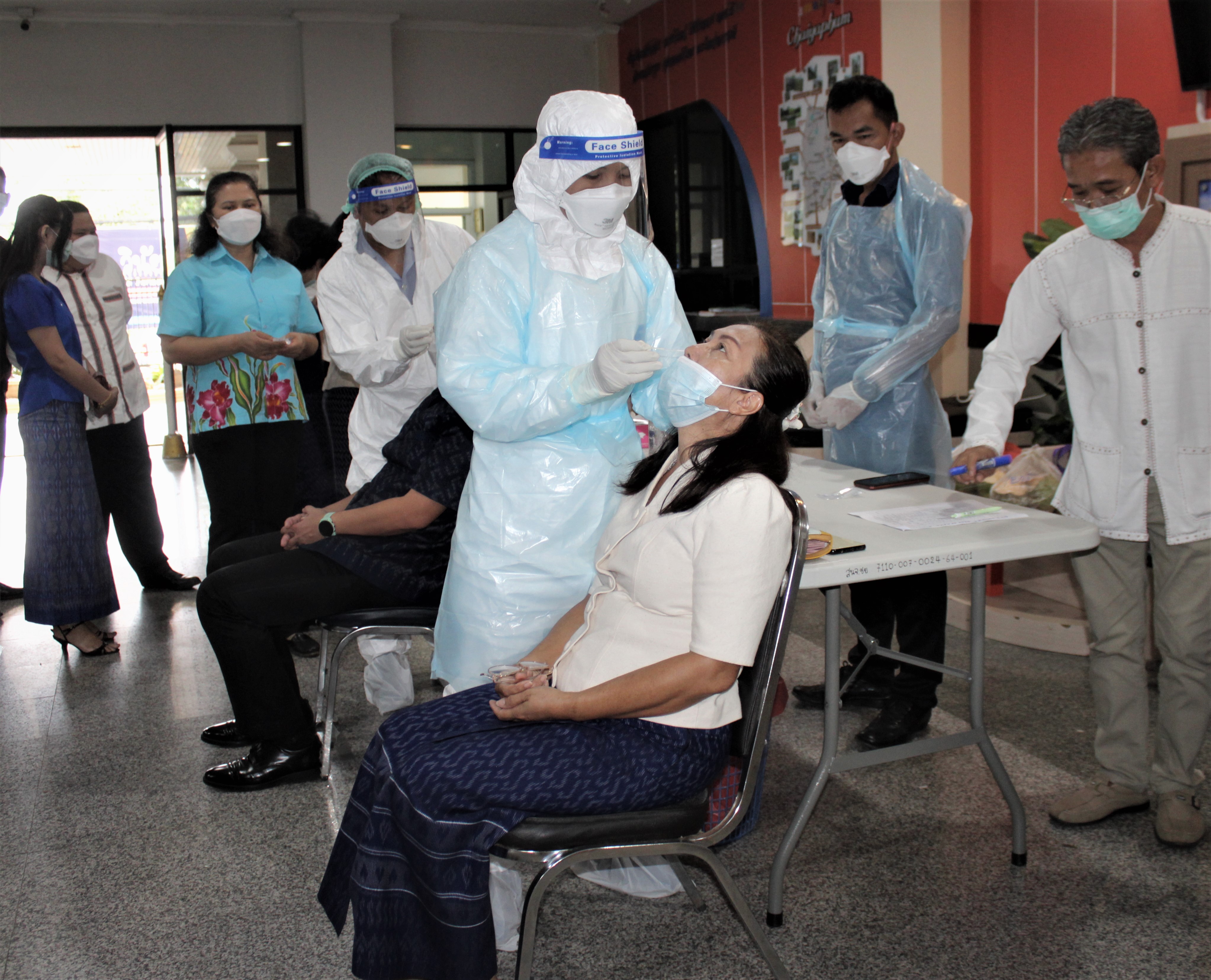 #พช_ชัยภูมิ ปูพรมตรวจหาผู้ติดเชื้อโควิด – 19 ของบุคลากรด้วยชุดตรวจ Antigen test kit (ATK)
