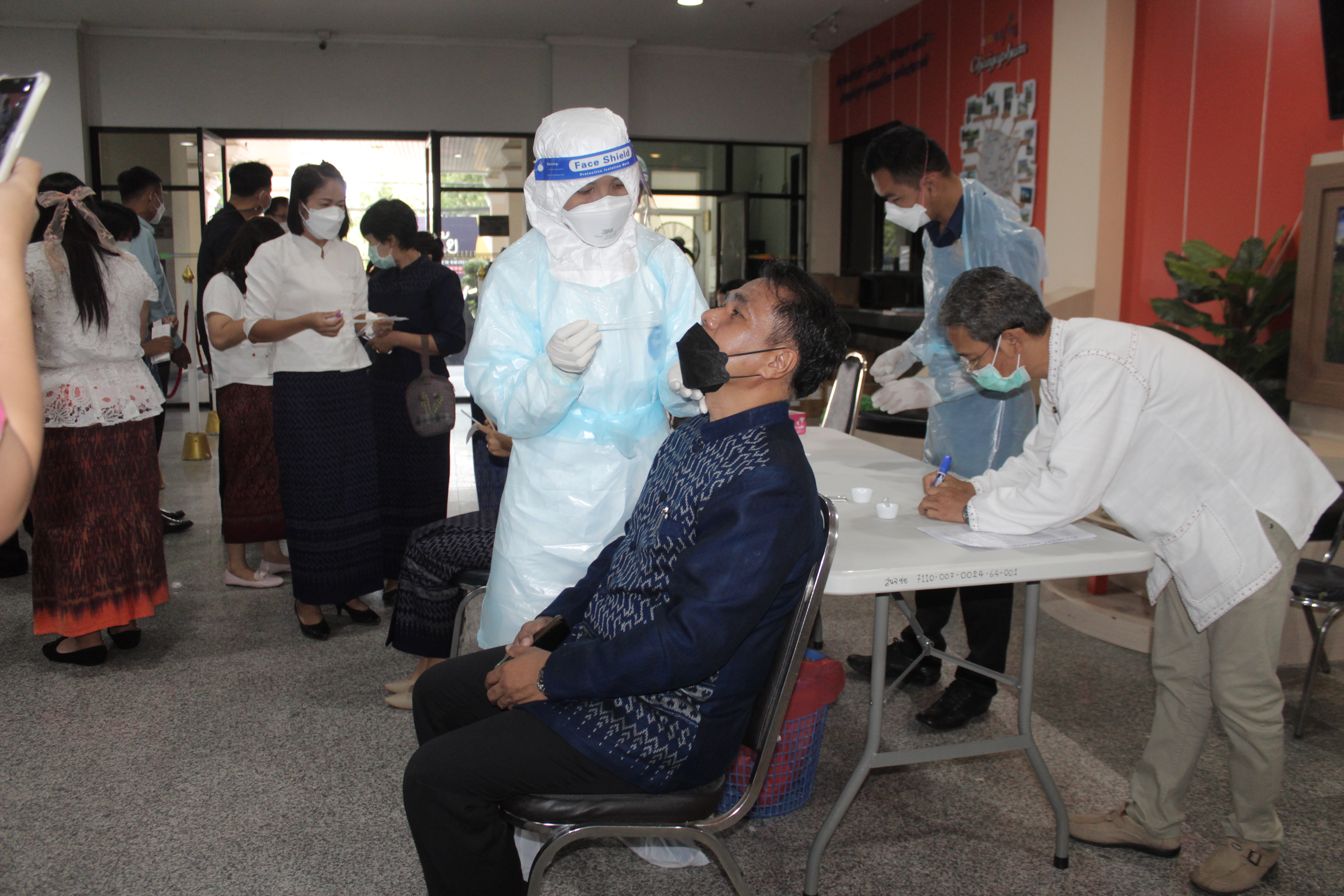 #พช_ชัยภูมิ ปูพรมตรวจหาผู้ติดเชื้อโควิด – 19 ของบุคลากรด้วยชุดตรวจ Antigen test kit (ATK)