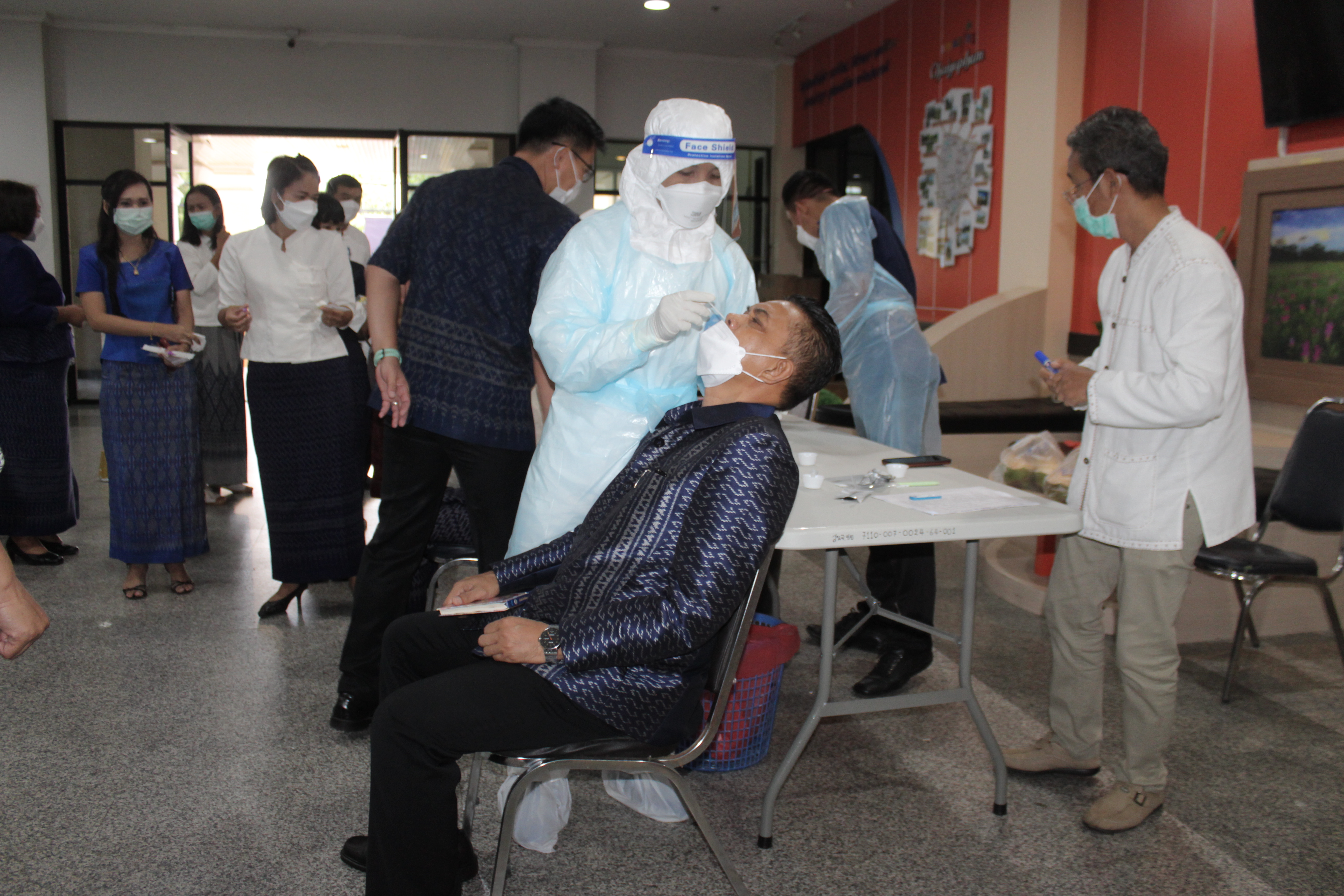 #พช_ชัยภูมิ ปูพรมตรวจหาผู้ติดเชื้อโควิด – 19 ของบุคลากรด้วยชุดตรวจ Antigen test kit (ATK)