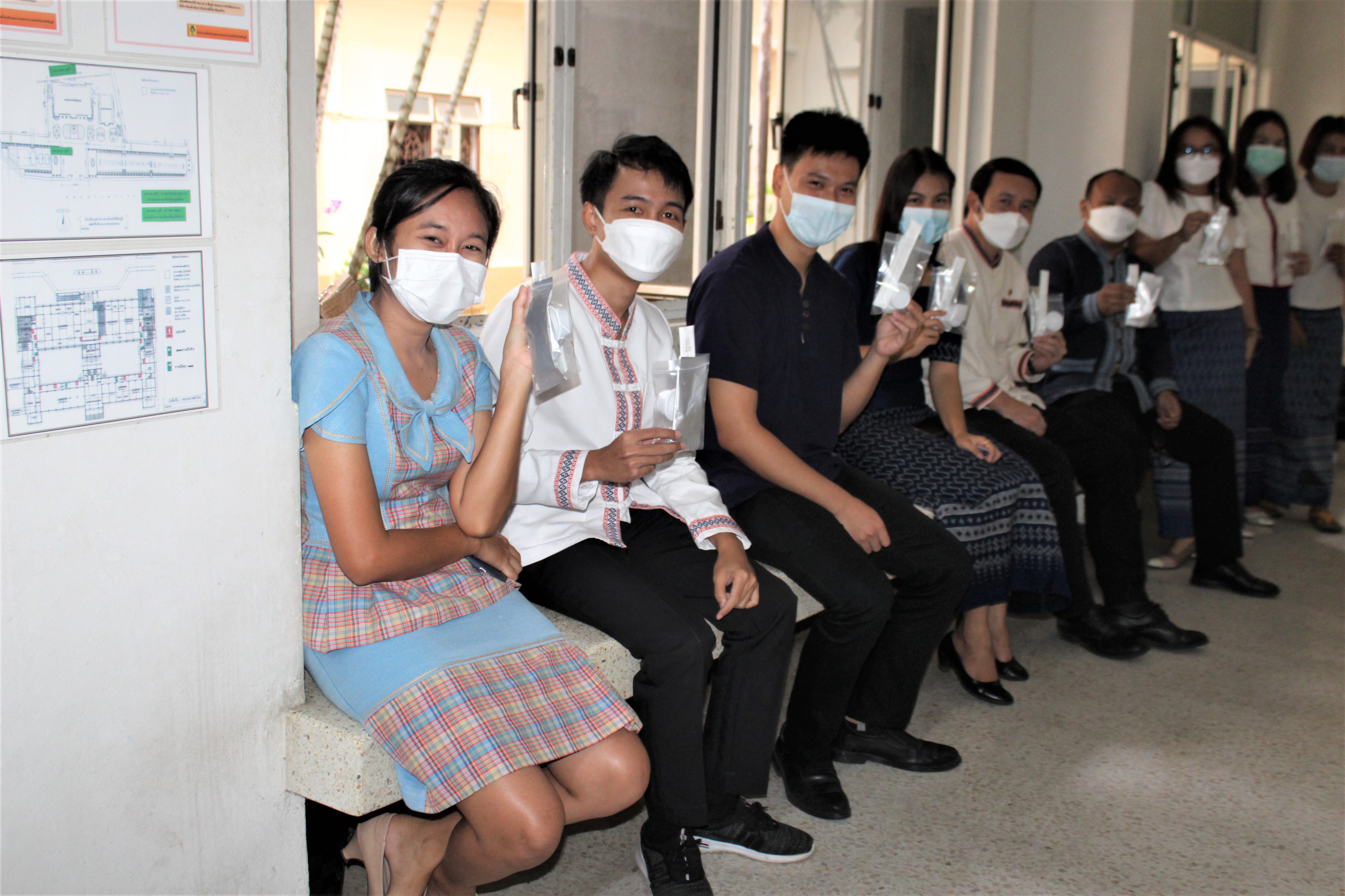 #พช_ชัยภูมิ ปูพรมตรวจหาผู้ติดเชื้อโควิด – 19 ของบุคลากรด้วยชุดตรวจ Antigen test kit (ATK)