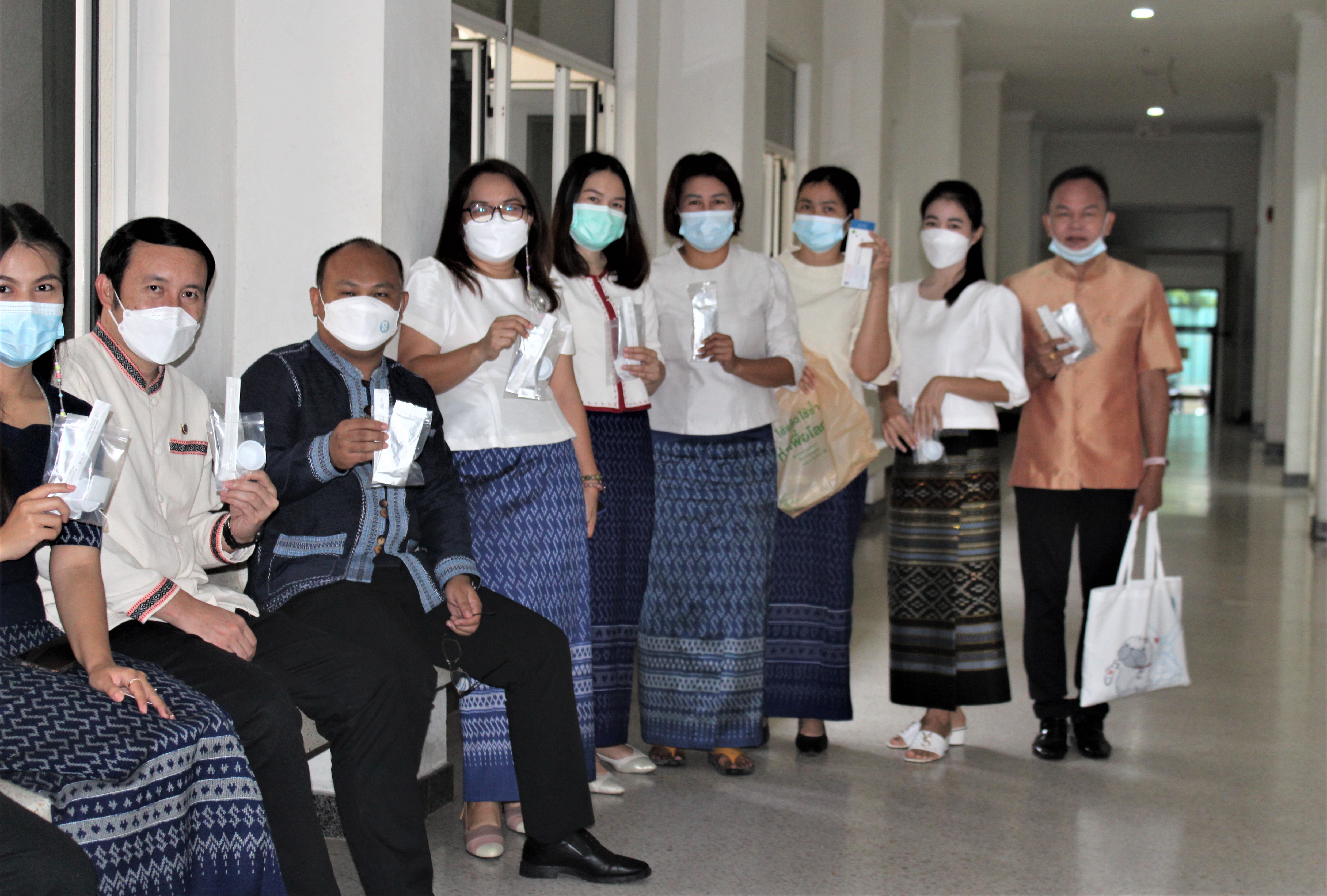 #พช_ชัยภูมิ ปูพรมตรวจหาผู้ติดเชื้อโควิด – 19 ของบุคลากรด้วยชุดตรวจ Antigen test kit (ATK)