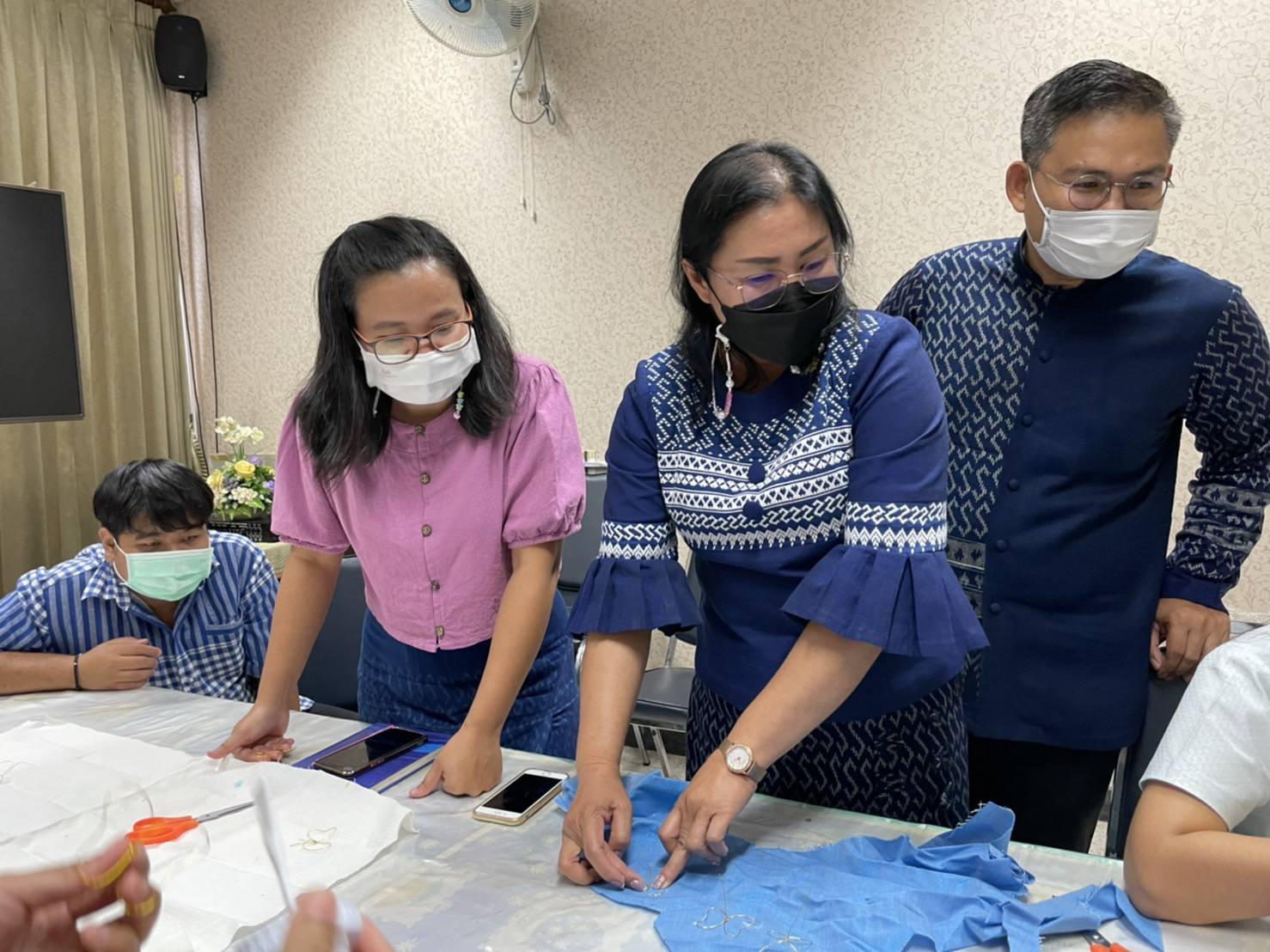 สำนักงานพัฒนาชุมชนจังหวัดชัยภูมิ จัดฝึกอบรมวิทยากรครู ก. การประดิษฐ์ผีเสื้อเพื่อนำไปประดับในนิทรรศการเฉลิมพระเกียรติสมเด็จพระนางเจ้าสิริกิติ์พระบรมราชินีนาถ พระบรมราชชนนีพันปีหลวง เนื่องในโอกาสมหามงคลเฉลิมพระชนมพรรษา 90 พรรษา 12 สิงหาคม 2565