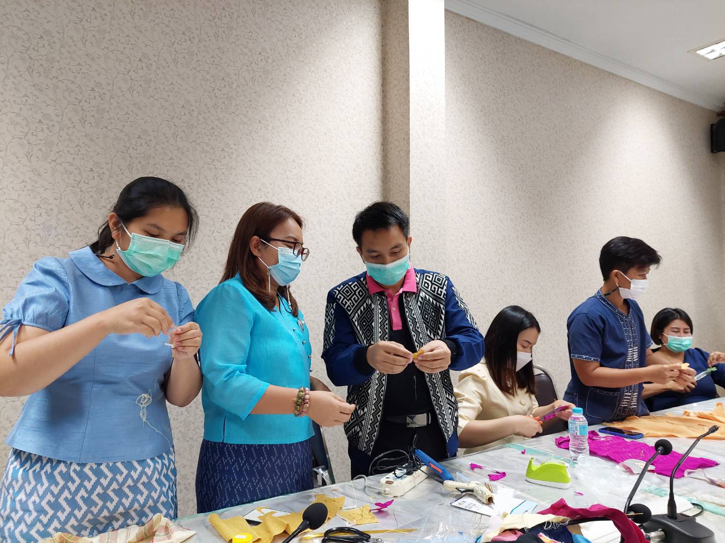 สำนักงานพัฒนาชุมชนจังหวัดชัยภูมิ จัดฝึกอบรมวิทยากรครู ก. การประดิษฐ์ผีเสื้อเพื่อนำไปประดับในนิทรรศการเฉลิมพระเกียรติสมเด็จพระนางเจ้าสิริกิติ์พระบรมราชินีนาถ พระบรมราชชนนีพันปีหลวง เนื่องในโอกาสมหามงคลเฉลิมพระชนมพรรษา 90 พรรษา 12 สิงหาคม 2565