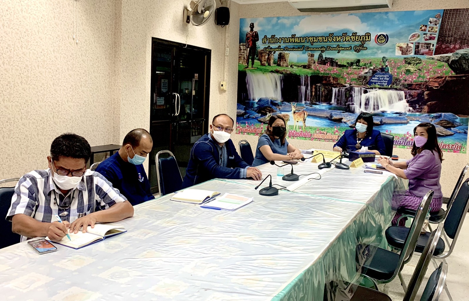 #พช.ชัยภูมิ ร่วมประชุมซักซ้อมการดำเนินงานขจัดความยากจนและพัฒนาคนทุกช่วงวัยอย่างยั่งยืนตามหลักปรัชญาของเศรษฐกิจพอเพียง (ตอบข้อซักถาม)