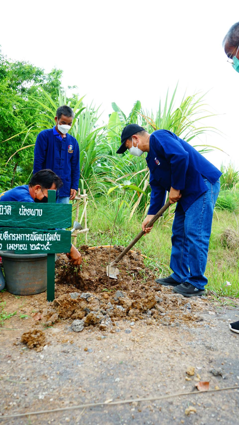 นายนิวัติ น้อยผาง รองอธิบดีกรมการพัฒนาชุมชน ลงพื้นที่ติดตามการดำเนินงานพัฒนาชุมชน ในพื้นที่ อำเภอแก้งคร้อ จังหวัดชัยภูมิ