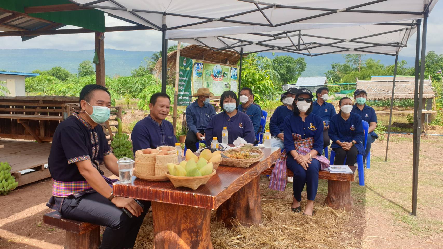 นายนิวัติ น้อยผาง รองอธิบดีกรมการพัฒนาชุมชน ลงพื้นที่อำเภอเกษตรสมบูรณ์ จังหวัดชัยภูมิ เยี่ยมพื้นที่แปลงครัวเรือนต้นแบบ โคก หนอง นา พช.