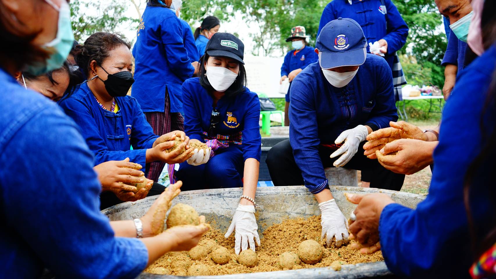 นายนิวัติ น้อยผาง รองอธิบดีกรมการพัฒนาชุมชน ลงพื้นที่อำเภอเกษตรสมบูรณ์ จังหวัดชัยภูมิ เยี่ยมพื้นที่แปลงครัวเรือนต้นแบบ โคก หนอง นา พช.