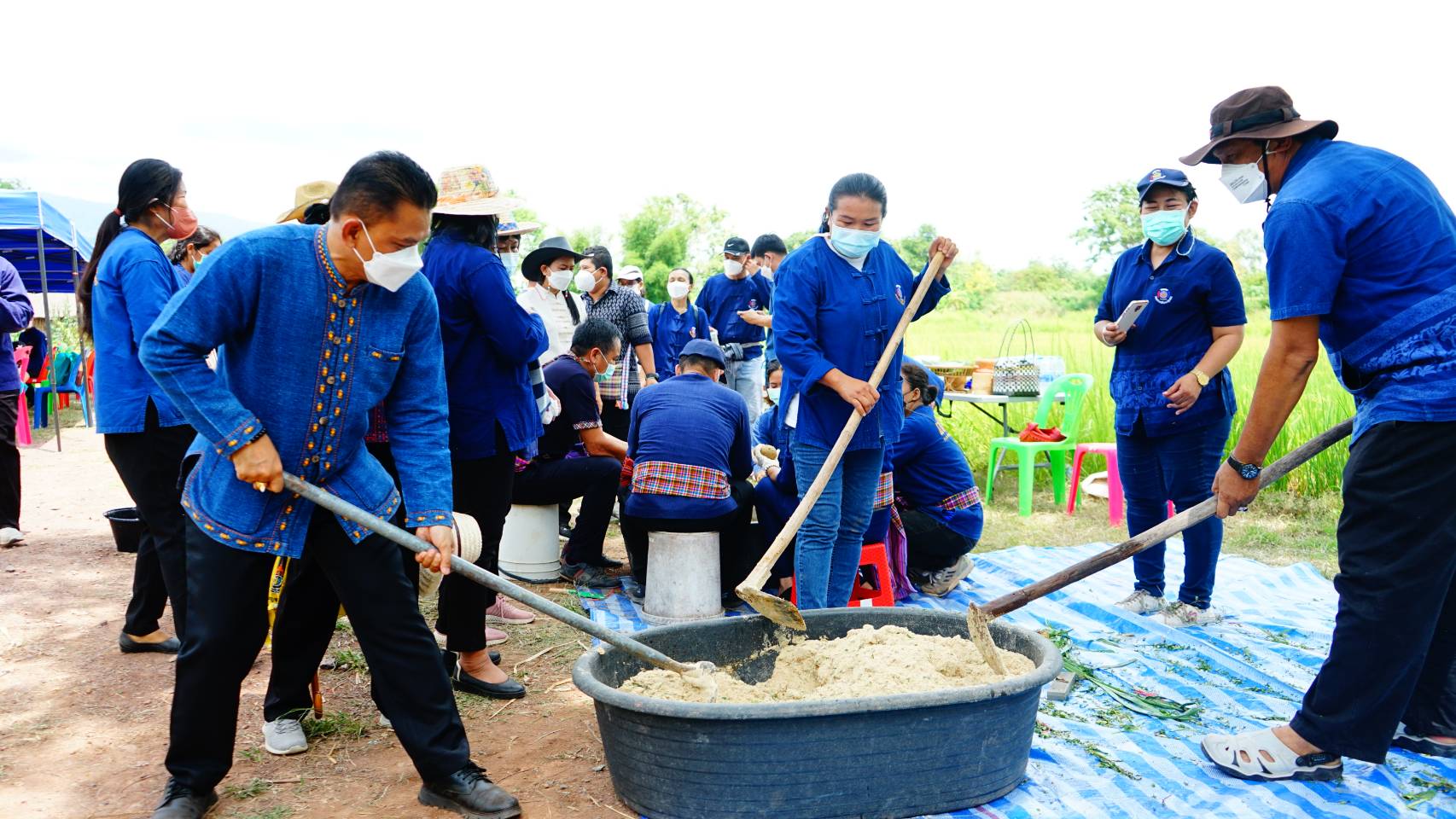 นายนิวัติ น้อยผาง รองอธิบดีกรมการพัฒนาชุมชน ลงพื้นที่อำเภอเกษตรสมบูรณ์ จังหวัดชัยภูมิ เยี่ยมพื้นที่แปลงครัวเรือนต้นแบบ โคก หนอง นา พช.