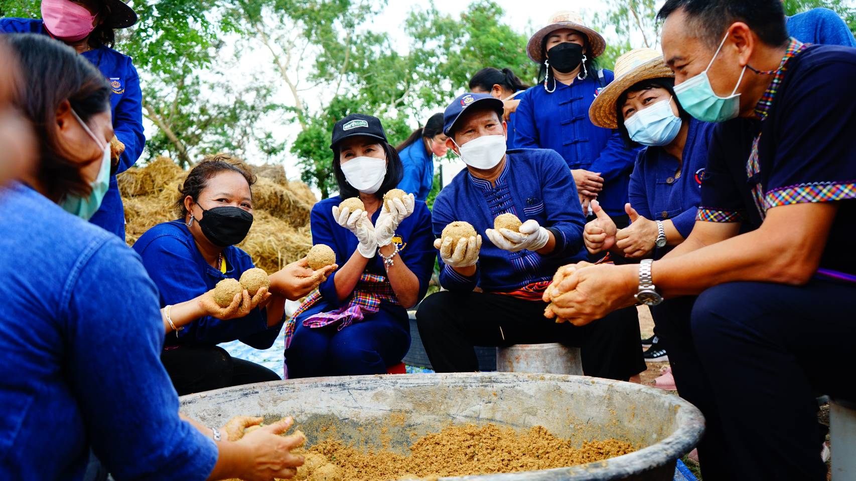 นายนิวัติ น้อยผาง รองอธิบดีกรมการพัฒนาชุมชน ลงพื้นที่อำเภอเกษตรสมบูรณ์ จังหวัดชัยภูมิ เยี่ยมพื้นที่แปลงครัวเรือนต้นแบบ โคก หนอง นา พช.